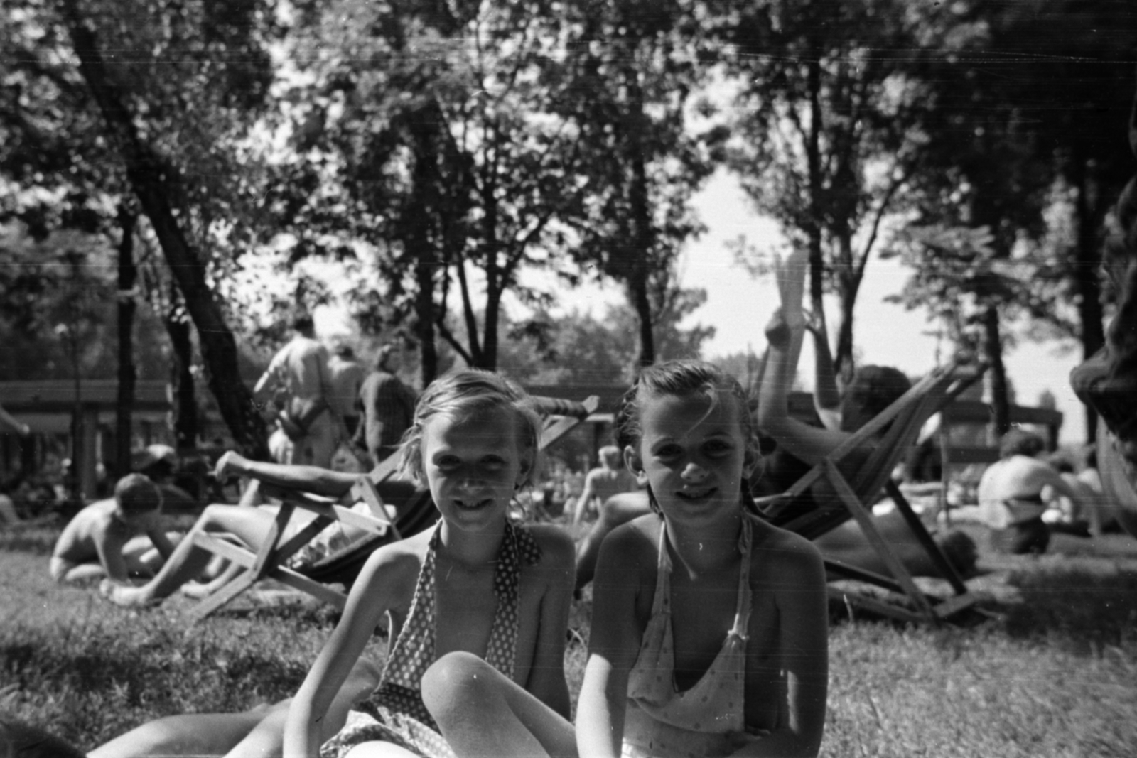 1953, Barbjerik Ferenc, girls, beach, deck chair, bathing suit, Fortepan #148353