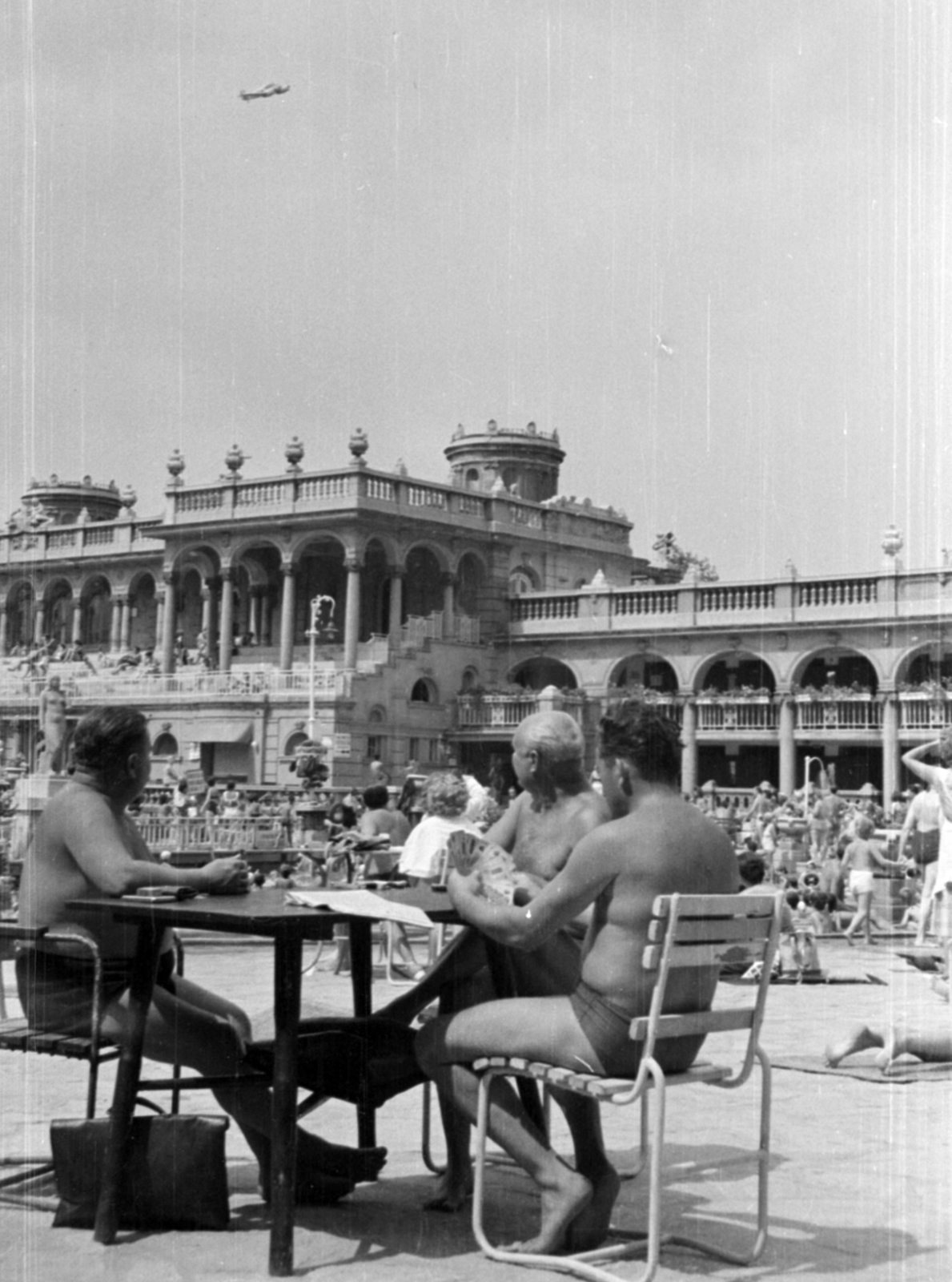 Hungary, Budapest XIV., Széchenyi fürdő., 1955, Barbjerik Ferenc, card game, thermal bath, Budapest, Neo-Baroque-style, Győző Czigler-design, Fortepan #148384