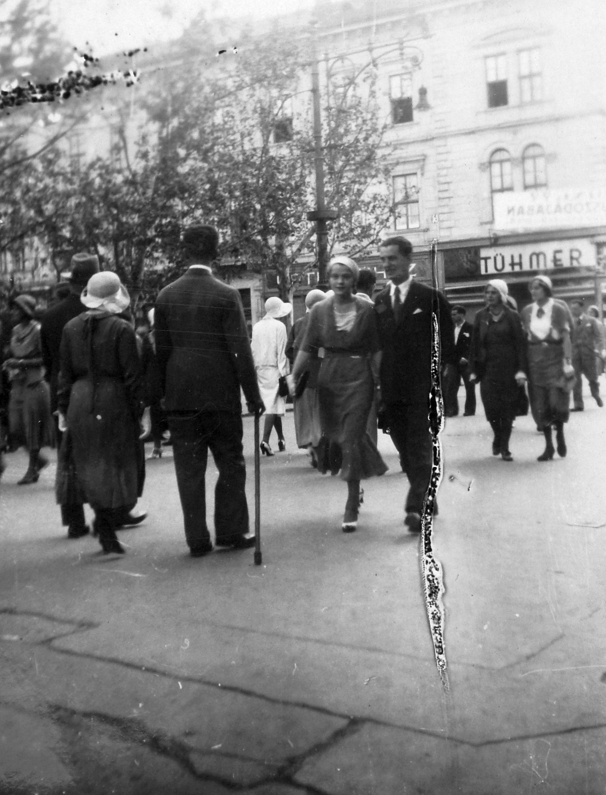 Hungary, Szeged, Széchenyi tér., 1937, Négyesi Pál, street view, pedestrian, walking cane, Frigyes Stühmer chocolate factory, Fortepan #14839