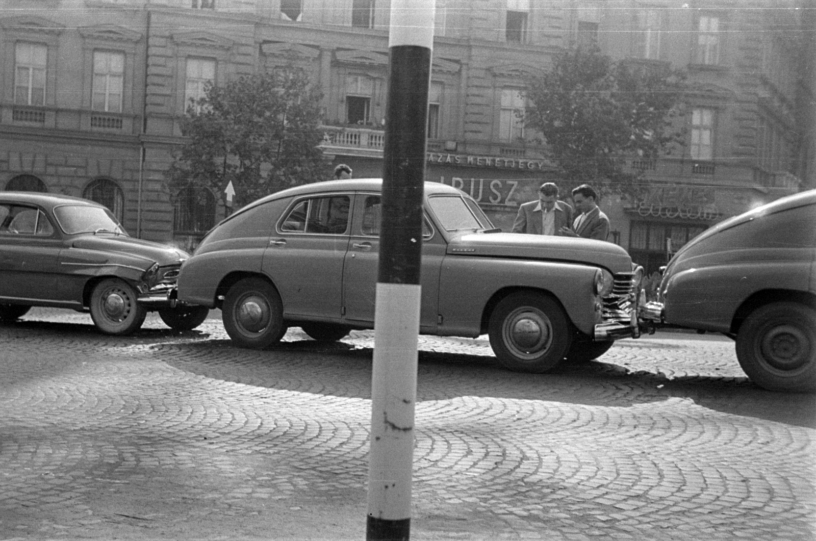 Hungary, Budapest VI., Oktogon (November 7. tér)., 1958, Barbjerik Ferenc, accident, Skoda-brand, Budapest, Fortepan #148390