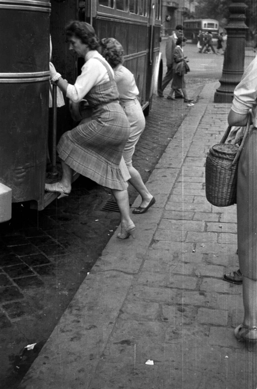 Hungary, Budapest VI., Kodály körönd (Körönd) a Felső erdősor felé nézve., 1955, Barbjerik Ferenc, transport, pavement, pedestrian, tram, trolley bus, Budapest, Fortepan #148403
