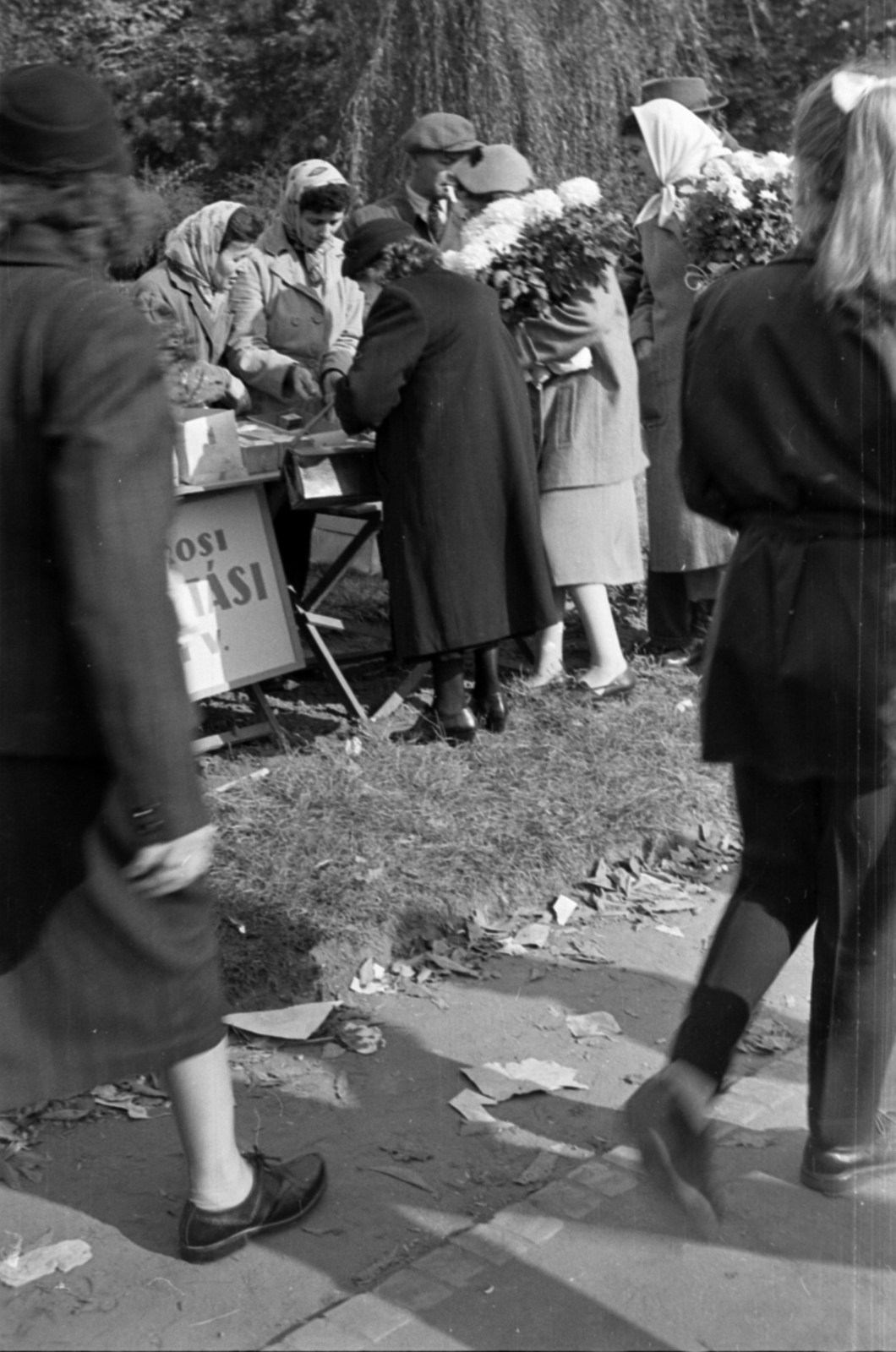 1955, Barbjerik Ferenc, women, bouquet, coat, Fortepan #148412