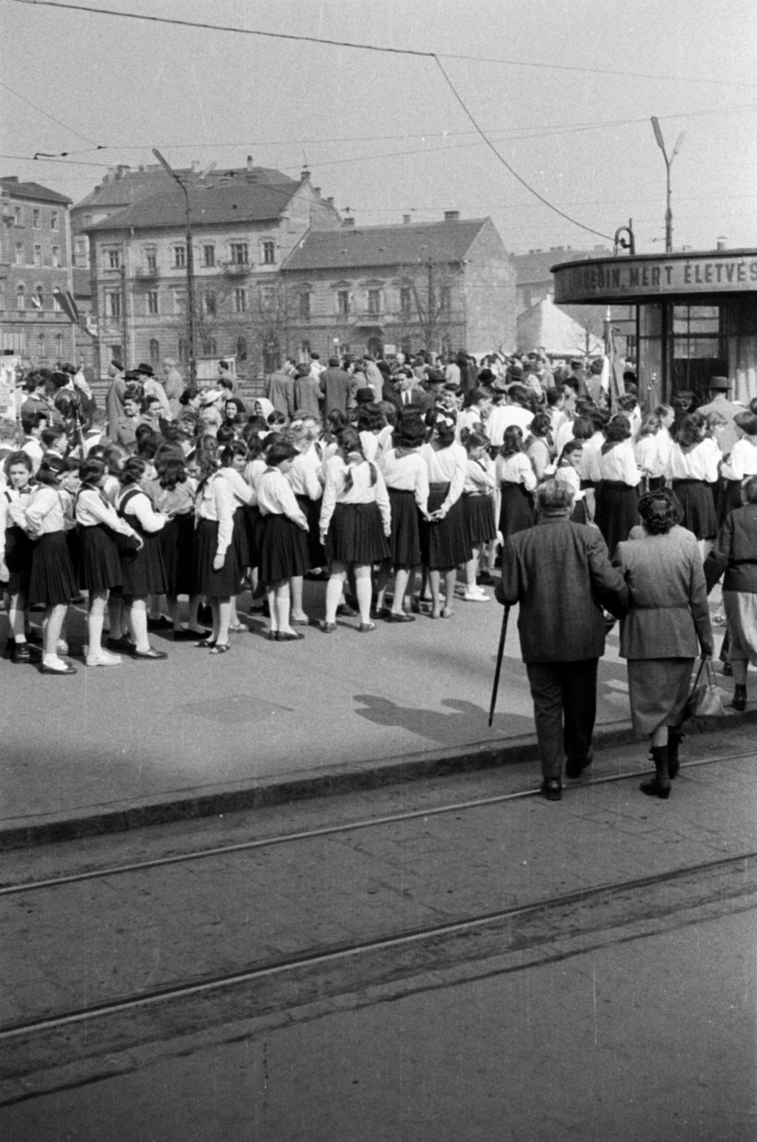 Hungary, Budapest II., Széll Kálmán (Moszkva) tér., 1956, Barbjerik Ferenc, Budapest, pioneer, school uniform, Fortepan #148447