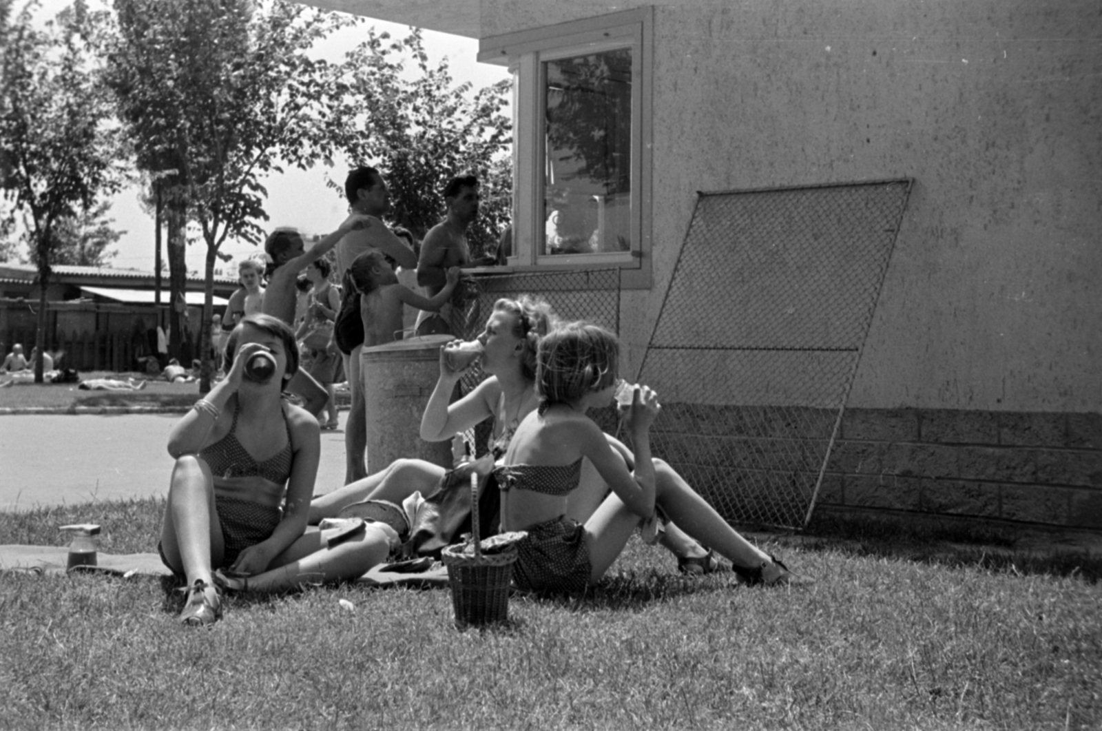 Hungary, Budapest XIII., Dagály (Szabadság) fürdő., 1958, Barbjerik Ferenc, girl, Budapest, Fortepan #148470