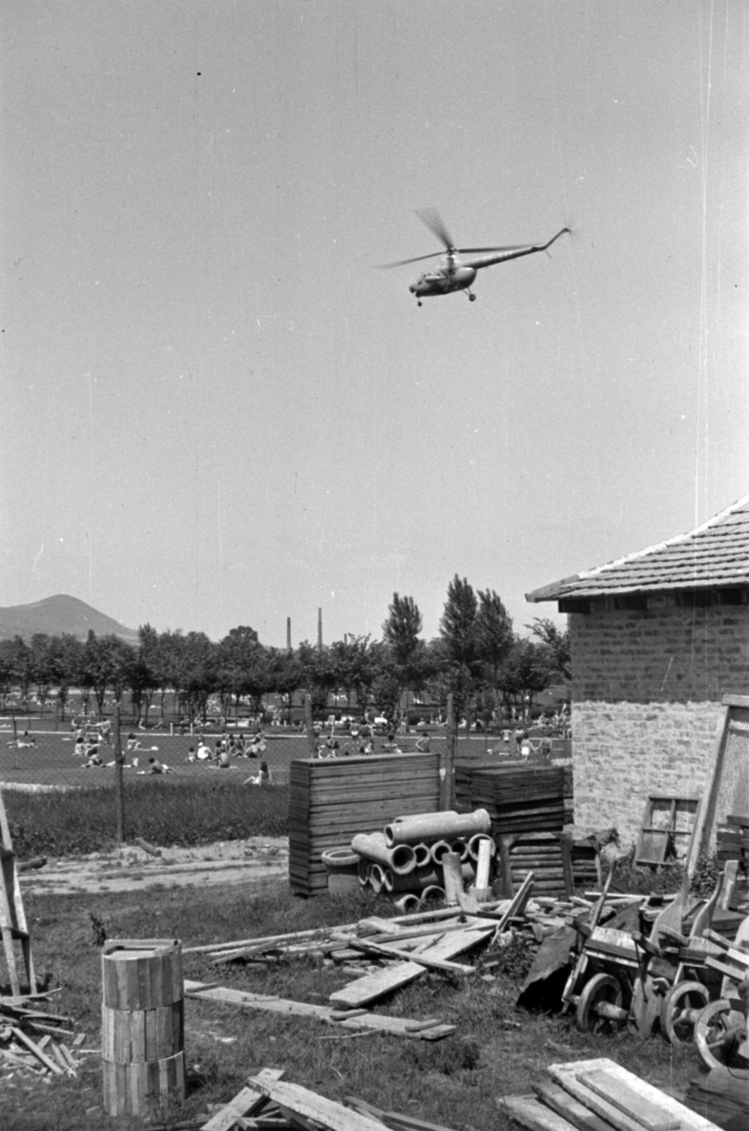 Hungary, Budapest XIII., Dagály (Szabadság) fürdő., 1958, Barbjerik Ferenc, Budapest, helicopter, Fortepan #148496