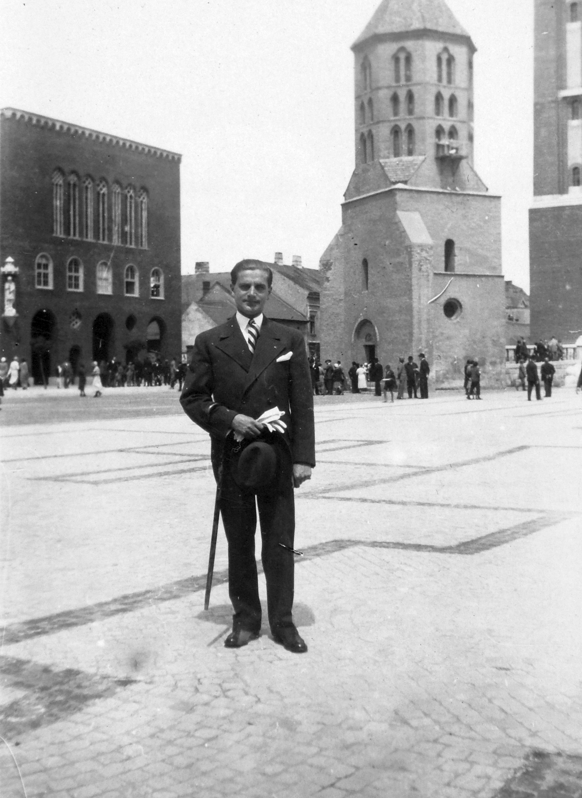 Hungary, Szeged, Dóm tér, Dömötör torony., 1938, Négyesi Pál, hat, tower, walking cane, gothic, Romanesque Architecture, Fortepan #14851