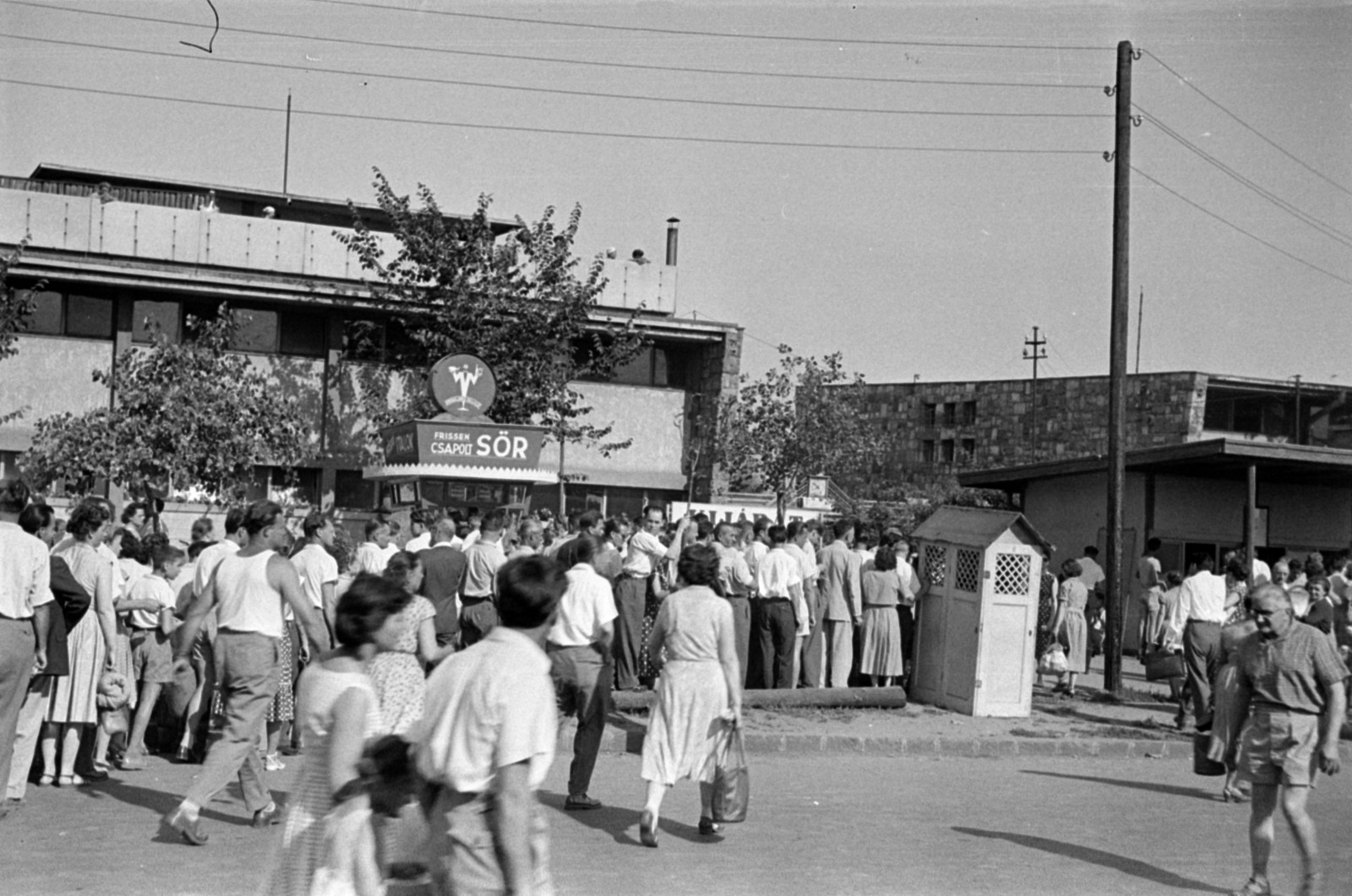 Hungary, Budapest XIII., Népfürdő utca, a Dagály (Szabadság) fürdő bejárata., 1958, Barbjerik Ferenc, Budapest, booth, mass, Fortepan #148515