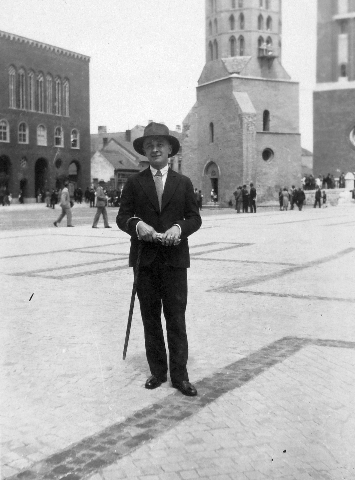 Hungary, Szeged, Dóm tér, Dömötör torony., 1938, Négyesi Pál, hat, tower, walking cane, gothic, Romanesque Architecture, Fortepan #14852