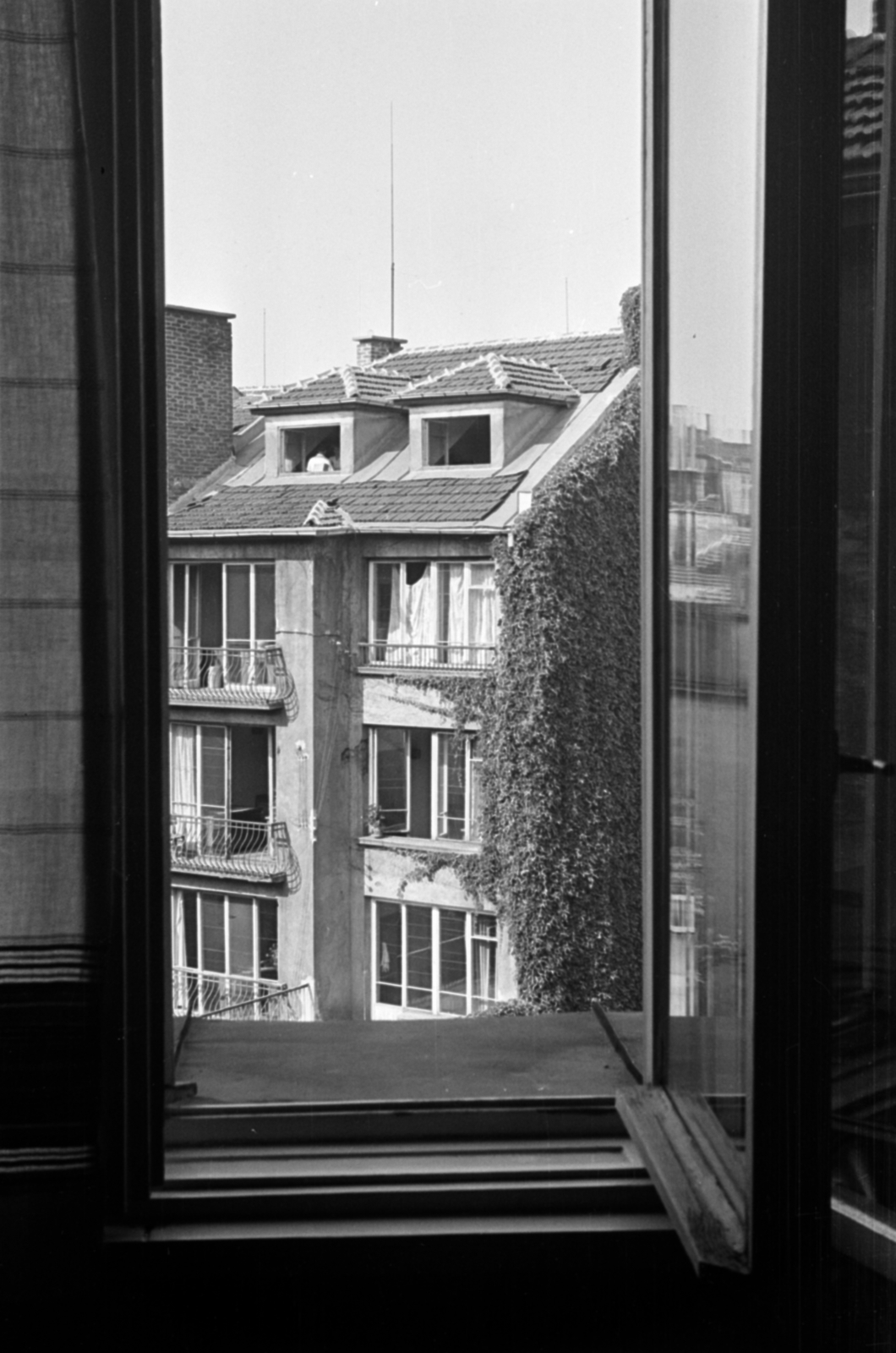 Bulgaria, Sofia, a felvétel az ulica Graf Ignatiev 4. számú ház egyik ablakából készült., 1959, Barbjerik Ferenc, window, roof, Fortepan #148541