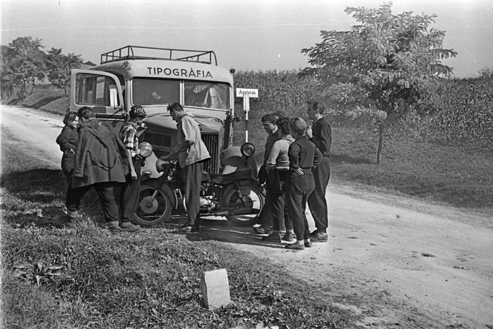 Hungary, Aggtelek, a felvétel az Aggtelek-Pelsőc úton készült a település határában., 1961, Barbjerik Ferenc, bus, motorcycle, Fortepan #148607