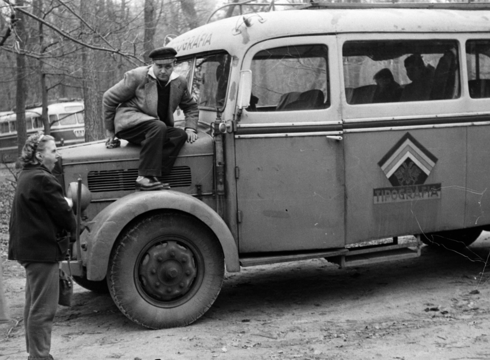 1961, Barbjerik Ferenc, bus, sitting on a car, Fortepan #148613