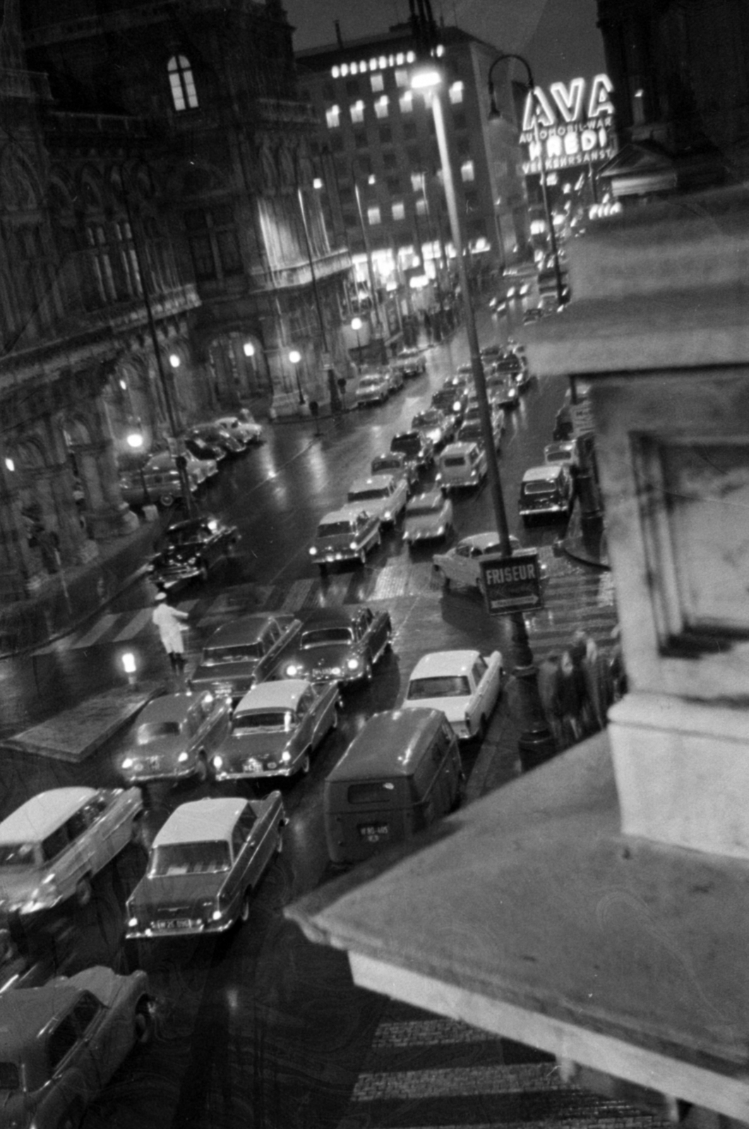 Ausztria, Bécs, Operngasse az Opernring felé nézve, balra az Opera., 1962, Barbjerik Ferenc, forgalom, este, Fortepan #148663