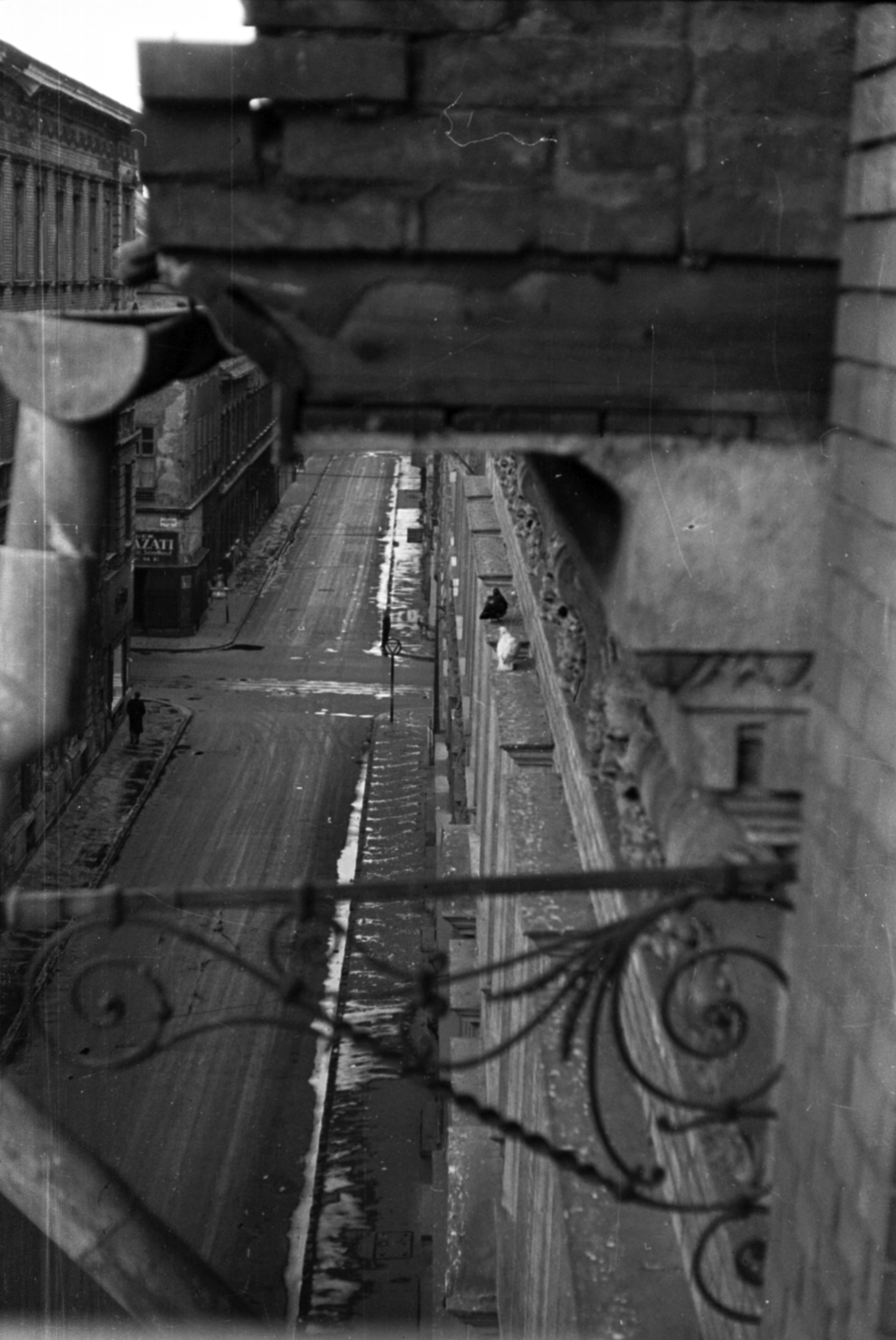 Magyarország, Budapest VI., kilátás a Dessewffy utca 30. számú házból a Nagymező utca felé., 1962, Barbjerik Ferenc, Budapest, Fortepan #148675
