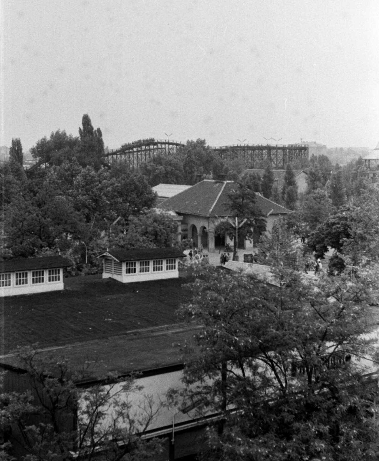 Magyarország, Városliget,Vidámpark, Budapest XIV., háttérben a hullámvasút., 1963, Barbjerik Ferenc, Budapest, Fortepan #148688