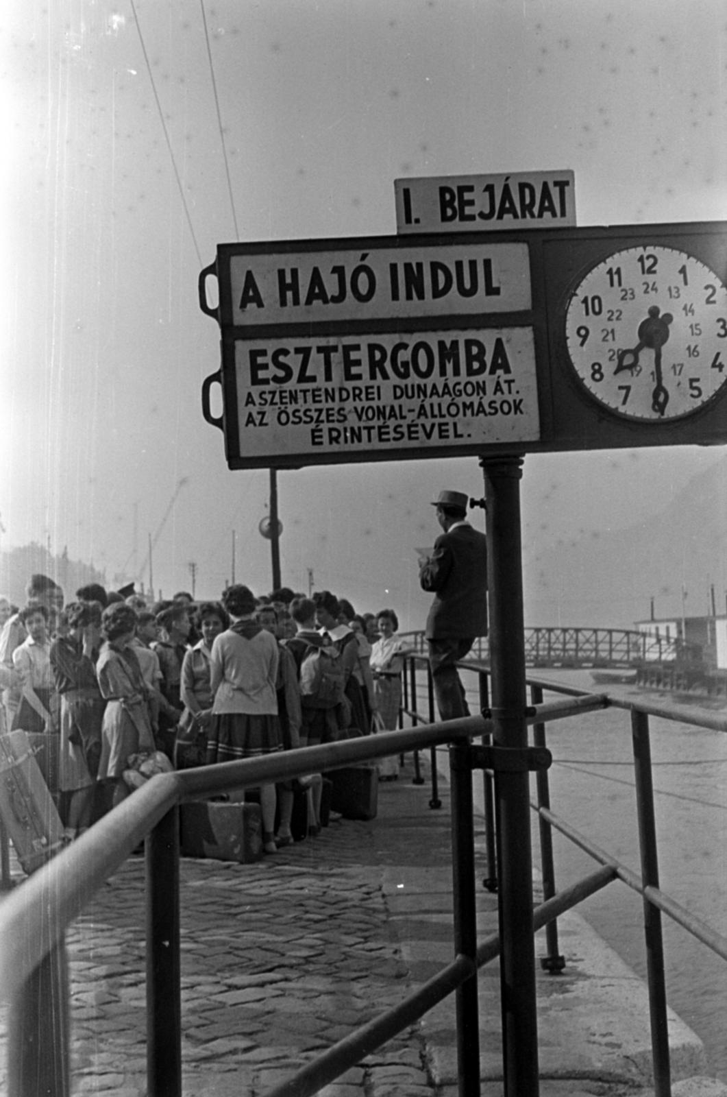 Magyarország, Budapest V., pesti alsó rakpart, Vigadó téri hajóállomás., 1962, Barbjerik Ferenc, Budapest, Fortepan #148706