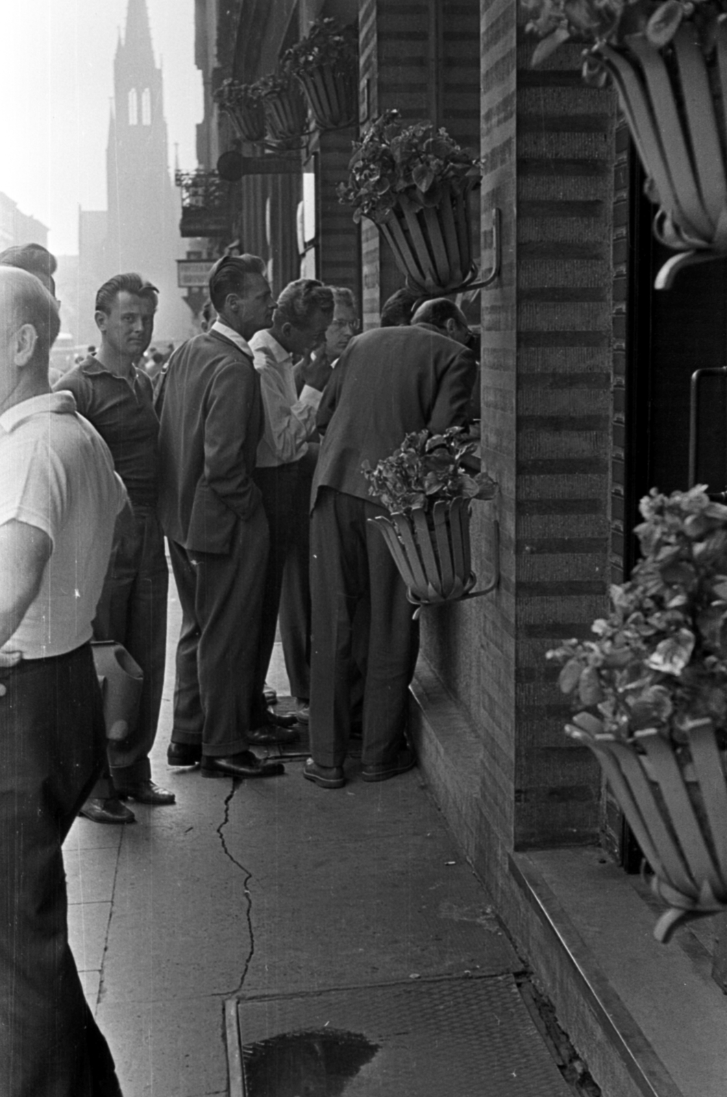 Poland, Katowice, ulica Mariacka, az utca végén a Szűz Mária Szeplőtelen Fogantatása-templom., 1963, Barbjerik Ferenc, Fortepan #148714