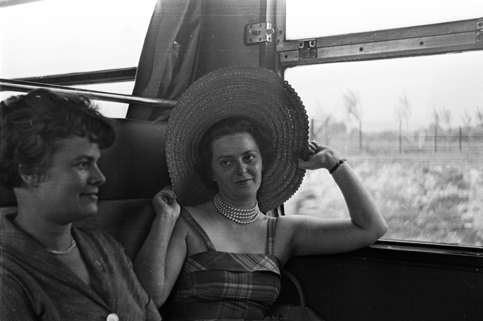 Poland, 1963, Barbjerik Ferenc, straw hat, train, Fortepan #148732