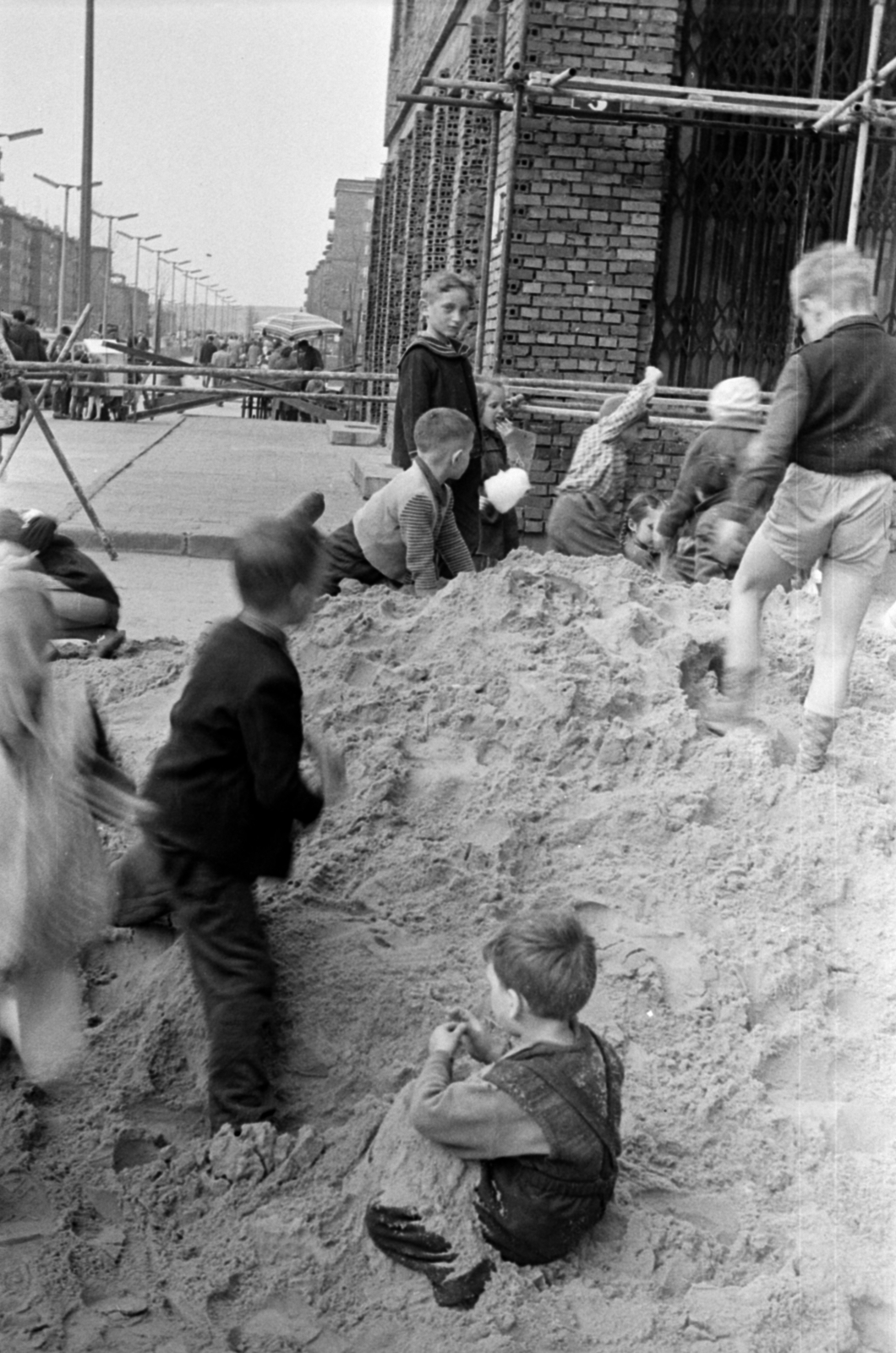 Poland, 1963, Barbjerik Ferenc, construction, kids, sandpit, Fortepan #148761