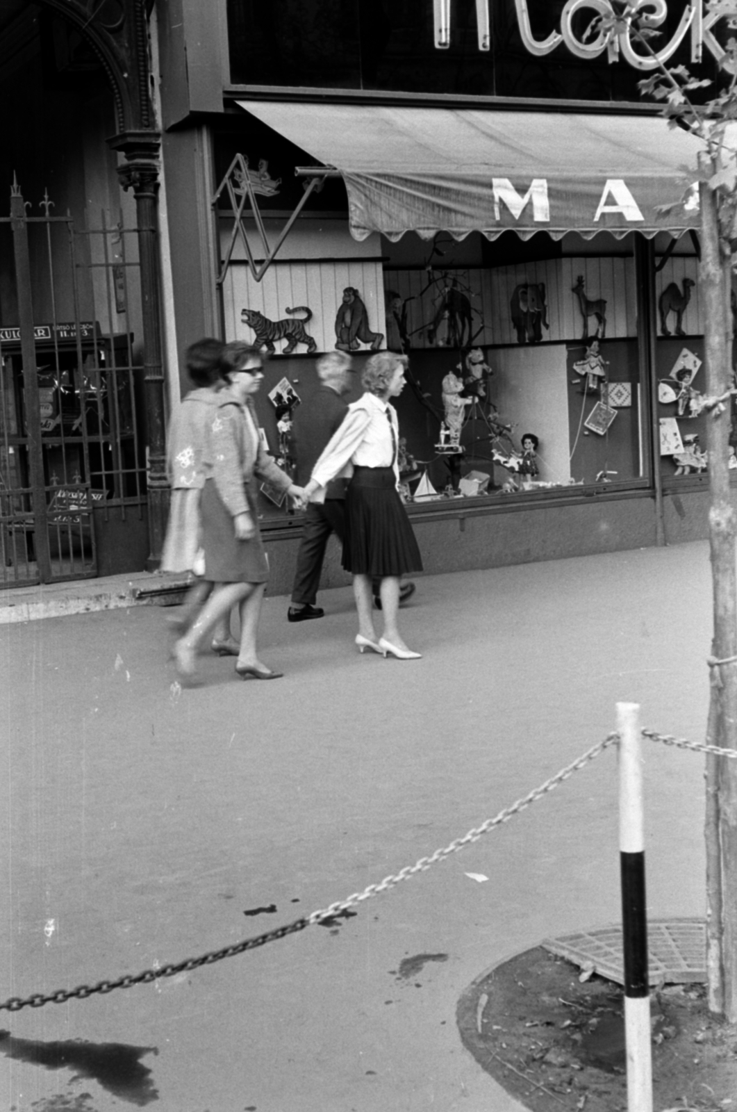 Hungary, Budapest VII., Rákóczi út 6., Mackó Játékbolt., 1964, Barbjerik Ferenc, Budapest, Fortepan #148821