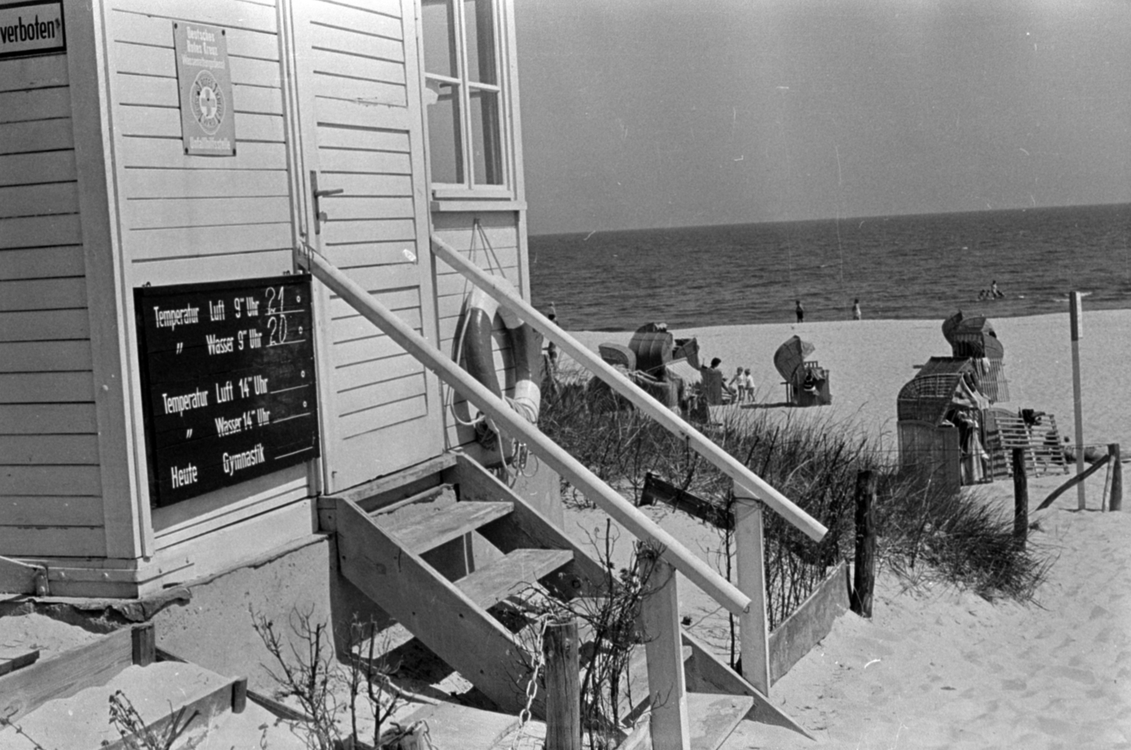 Germany, Rostock,Warnemünde, strand, a vízimentök tornya., 1964, Barbjerik Ferenc, beach, GDR, Fortepan #148843