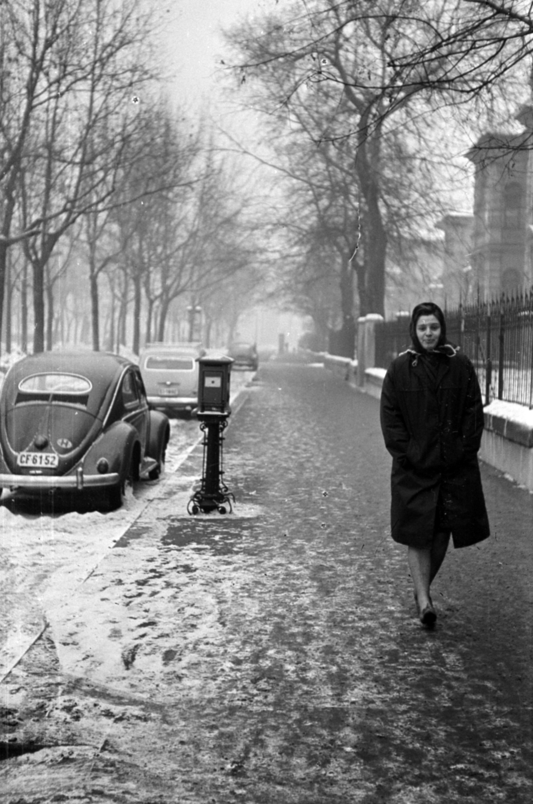 Hungary, Budapest VI., Andrássy út (Népköztársaság útja) a Munkácsy Mihály utca és a Rippl-Rónai utca között, a Hősök tere felé nézve., 1964, Barbjerik Ferenc, Volkswagen-brand, Volkswagen Beetle, Budapest, Fortepan #148851