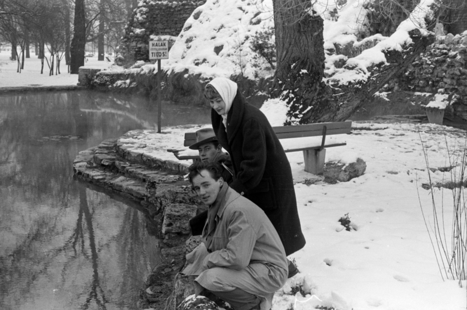 Hungary, Margit Islands, Budapest, Japánkert, halastó., 1956, Fortepan/Album027, youth, winter coat, snow, Fortepan #148976