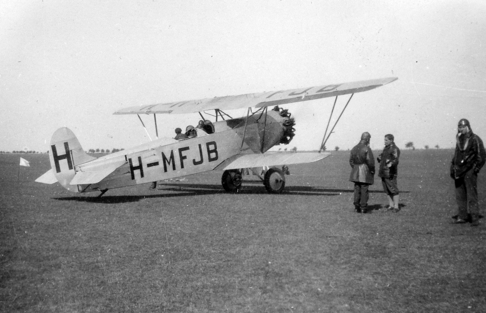 Weiss Manfréd-Fokker C.V.D. típusú repülőgép., 1933, Négyesi Pál, közlekedés, magyar gyártmány, pilóta, repülőgép, MKHL, repülőtér, Fokker-márka, Weiss Manfréd-márka, licenc, Weiss-Manfréd-Fokker C.V, biplán, bőrkabát, Fortepan #14902