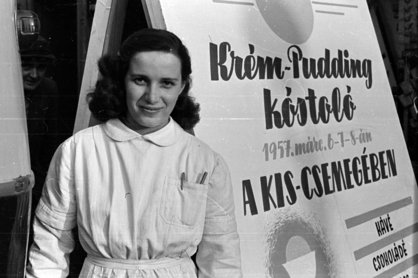 Hungary, Szombathely, a felvétel a Fő (Köztársaság) tér 38. szám, a Kis-Csemege előtt, a Budapesti Sütőporgyár bemutatója alkalmával készült., 1957, Fortepan/Album027, employee, vendor, label, overall, board, tasting, Fortepan #149130