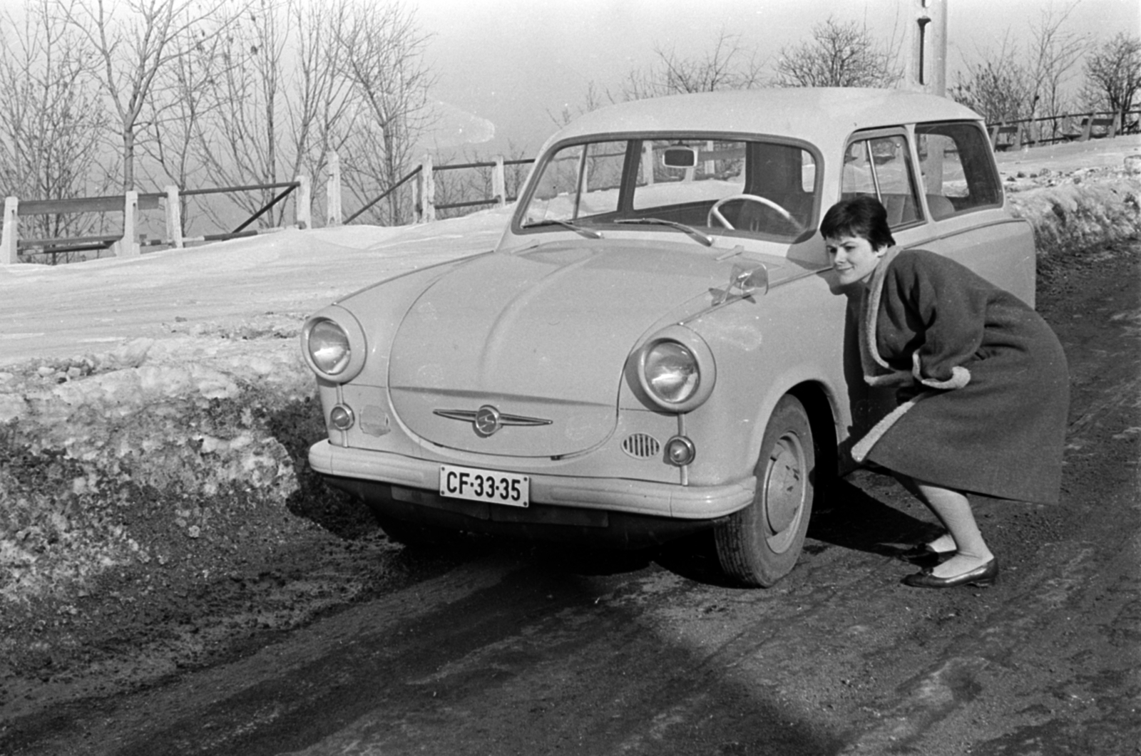Hungary, Budapest XI., sétány a Citadellánál., 1963, Fortepan/Album027, Trabant-brand, number plate, Budapest, girls'n'cars, Fortepan #149138