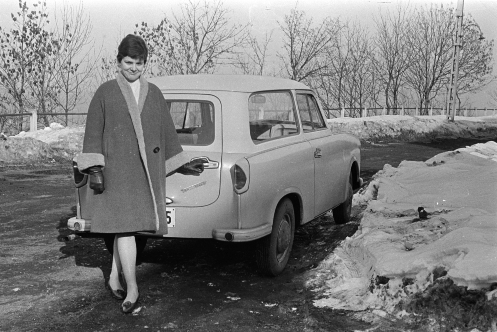 Hungary, Budapest XI., sétány a Citadellánál., 1963, Fortepan/Album027, Budapest, girls'n'cars, Fortepan #149140