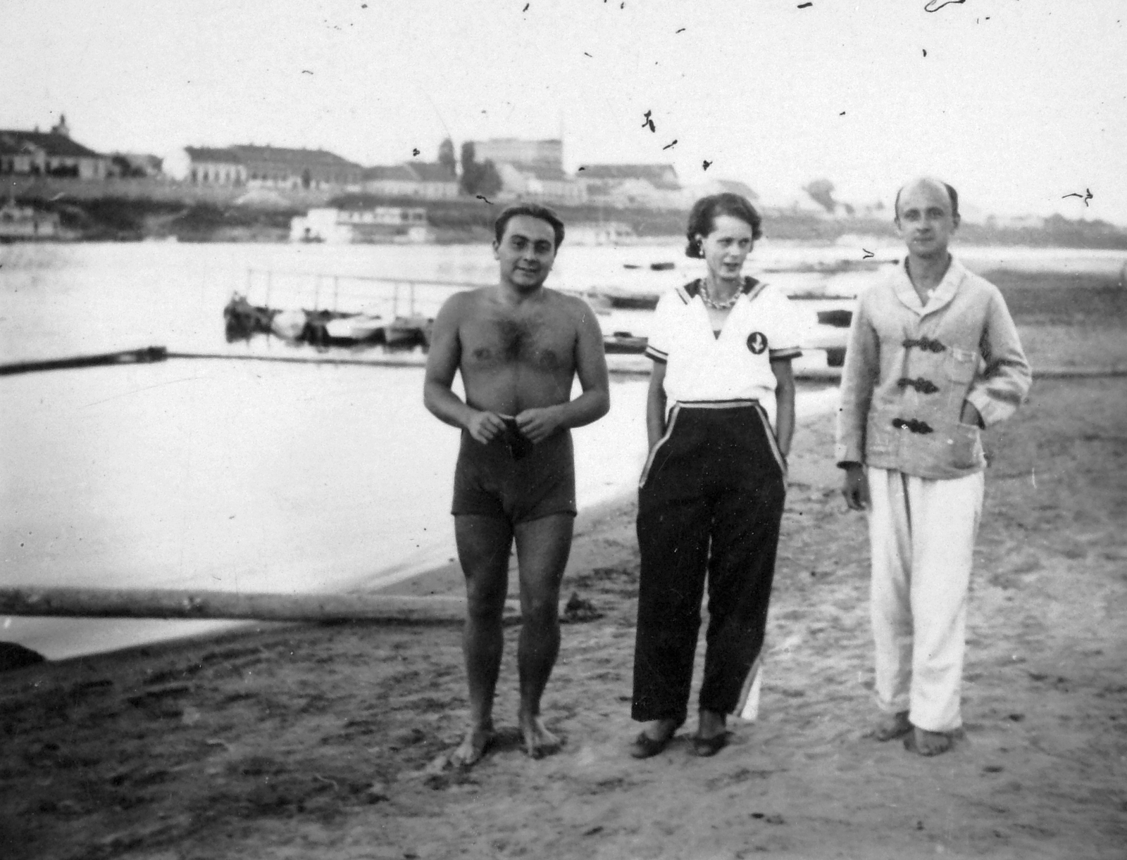 Serbia, Senta, Tisza-part., 1936, Négyesi Pál, hairy chest, hands in pockets, Fortepan #14916