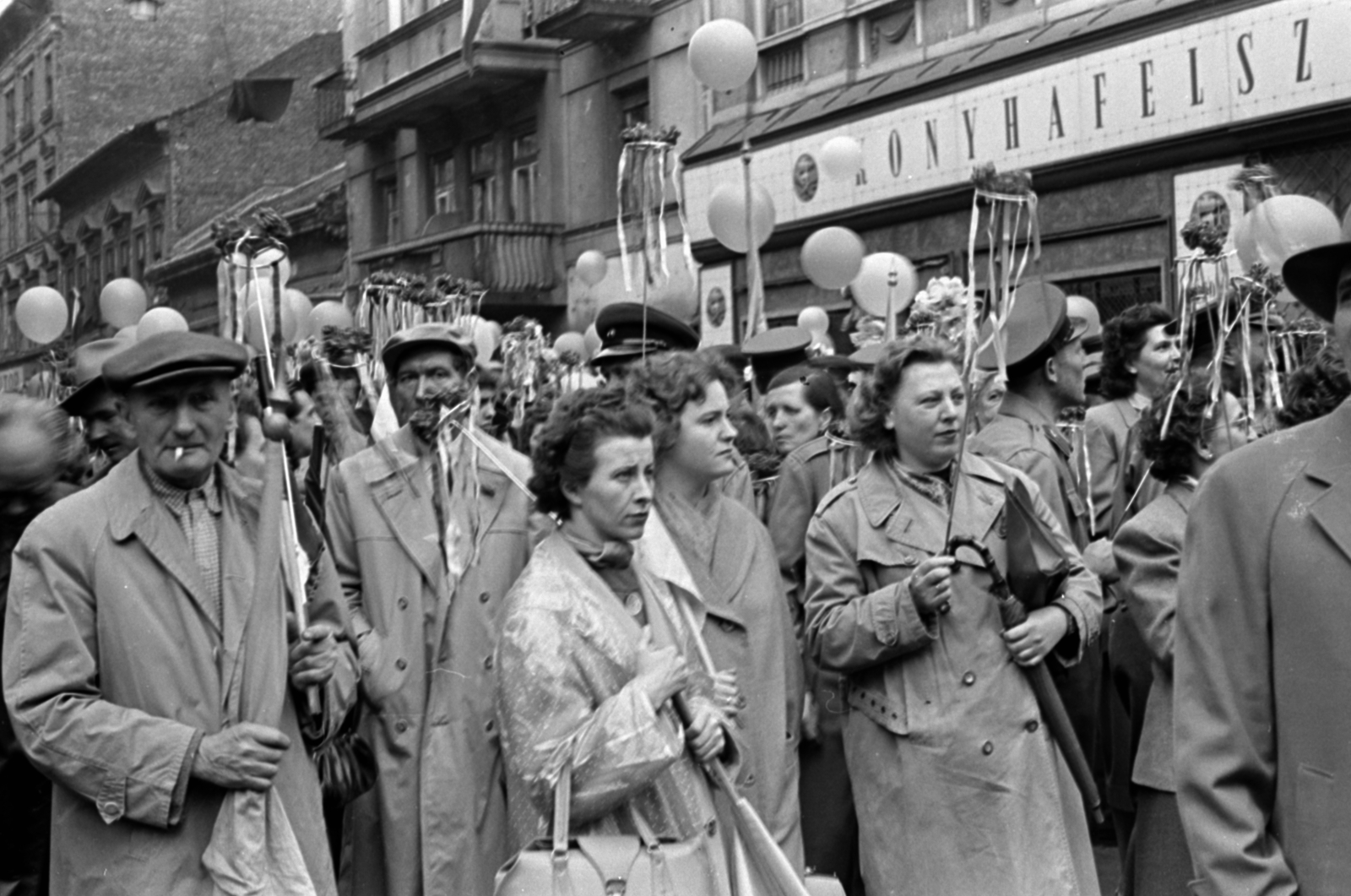 Magyarország, Budapest VII., Murányi utca a Thököly útnál. Május 1-i felvonulók., 1959, Fortepan/Album027, Budapest, Fortepan #149182