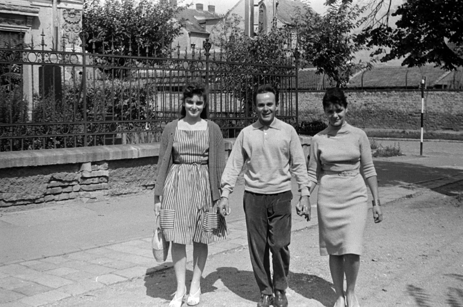 Hungary, Szombathely, Szent Márton (Tolbuhin) utca, háttérben a Vörösmarty Mihály utca., 1958, Fortepan/Album027, hold hands, striped dress, Fortepan #149205