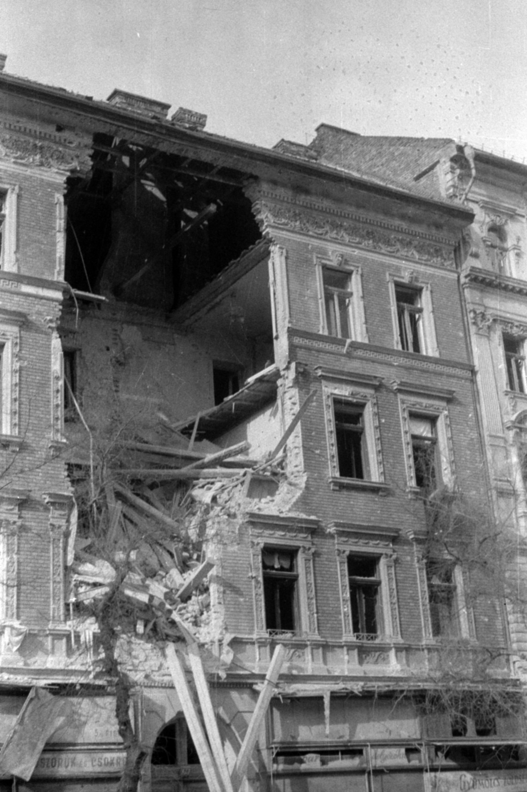 Hungary, Budapest IX., Ferenc körút 38., 1956, Fortepan/Album027, revolution, Budapest, damaged building, Fortepan #149254