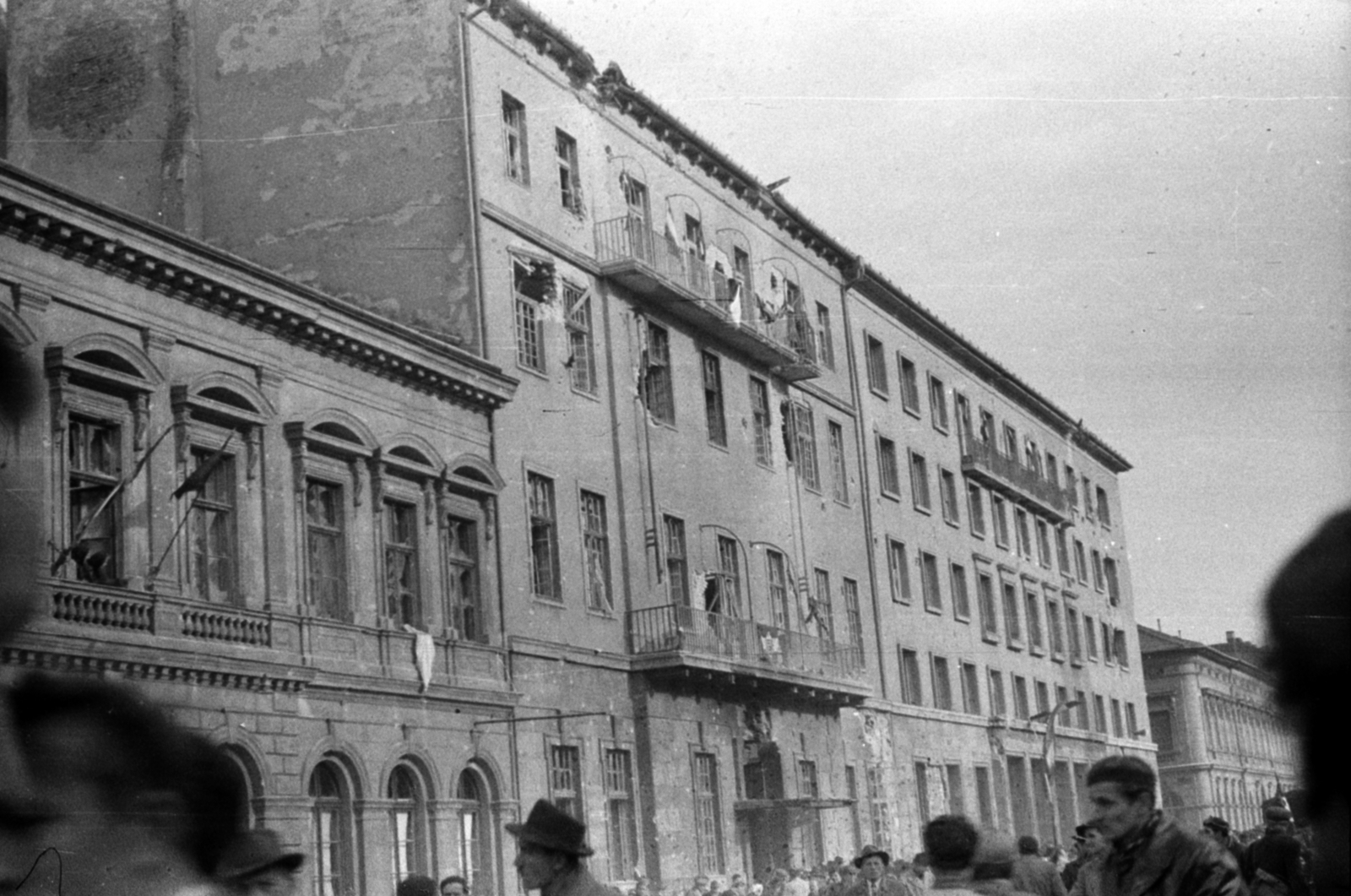 Hungary, Budapest VIII., II. János Pál pápa (Köztársaság) tér, MDP Budapesti Pártbizottságának székháza., 1956, Fortepan/Album027, revolution, Budapest, Fortepan #149265