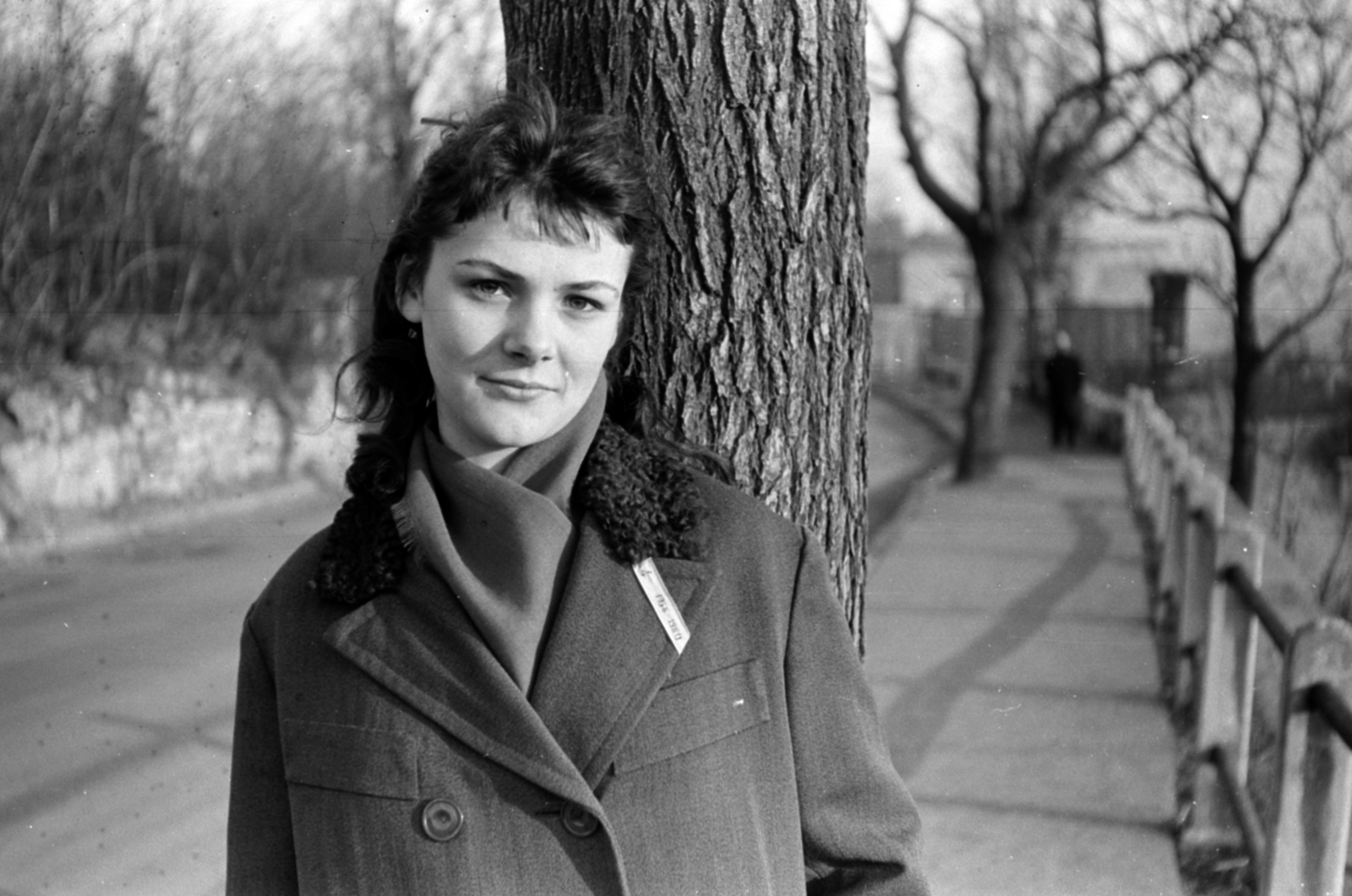 Hungary, Budapest XI., Kelenhegyi út a Somló köz felé nézve., 1956, Fortepan/Album027, Budapest, youth, graduation ribbon, lady, Fortepan #149269