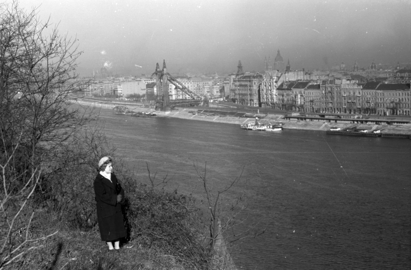 Magyarország, Gellérthegy, Budapest V.,Budapest XI., kilátás a lerombolt Erzsébet híd pesti hídfője felé., 1957, Fortepan/Album027, Budapest, látkép, hídroncs, Fortepan #149297
