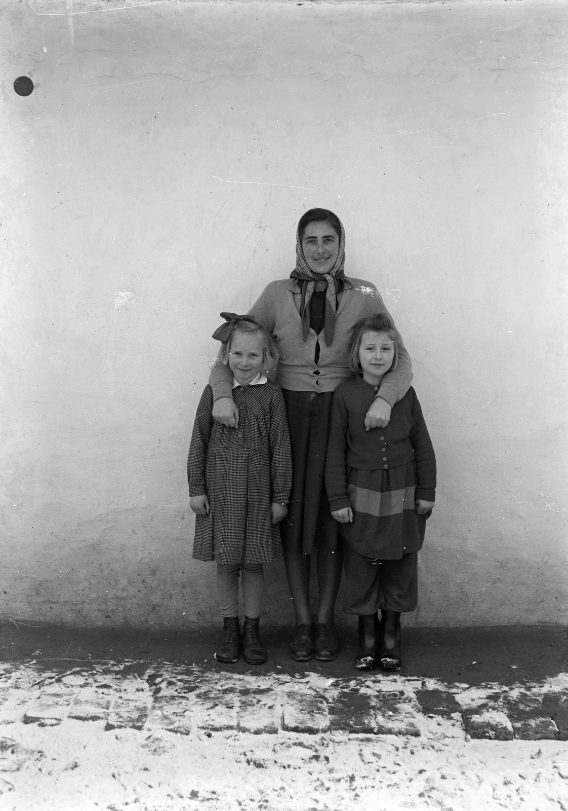 1955, Tóth Árpád, arms around shoulders, Fortepan #149351