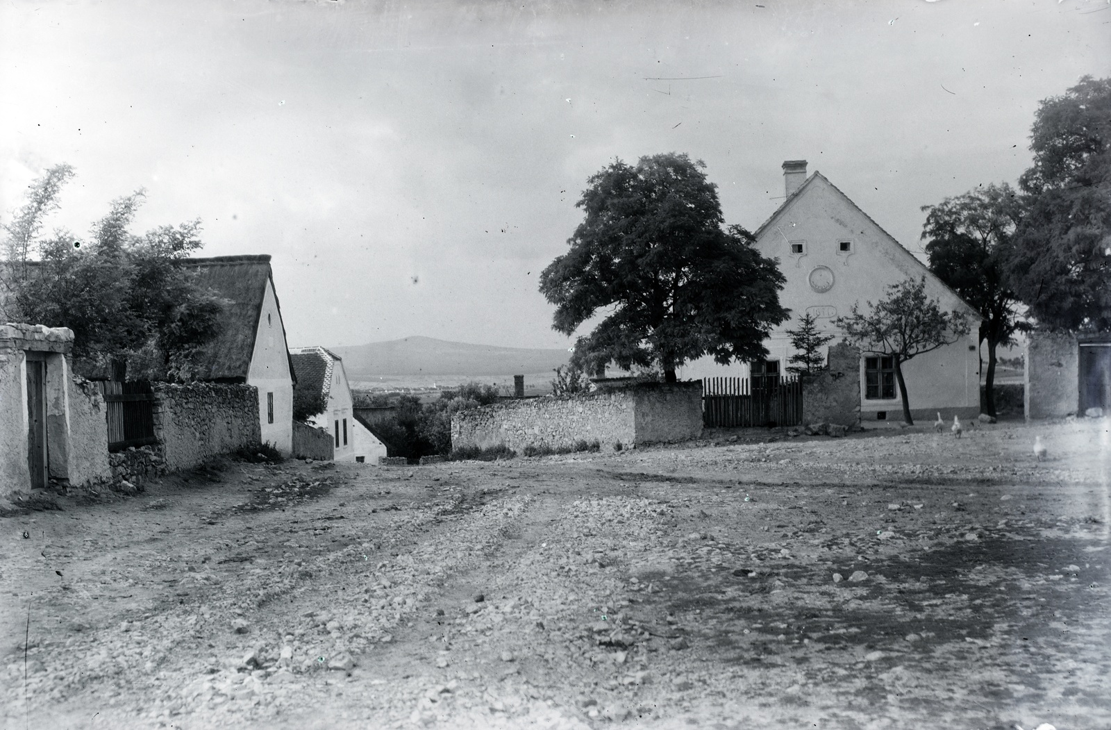 Magyarország, Mencshely, kilátás az evangélikus templomtól, a távolban a Kab-hegy., 1916, Tóth Árpád, Fortepan #149395