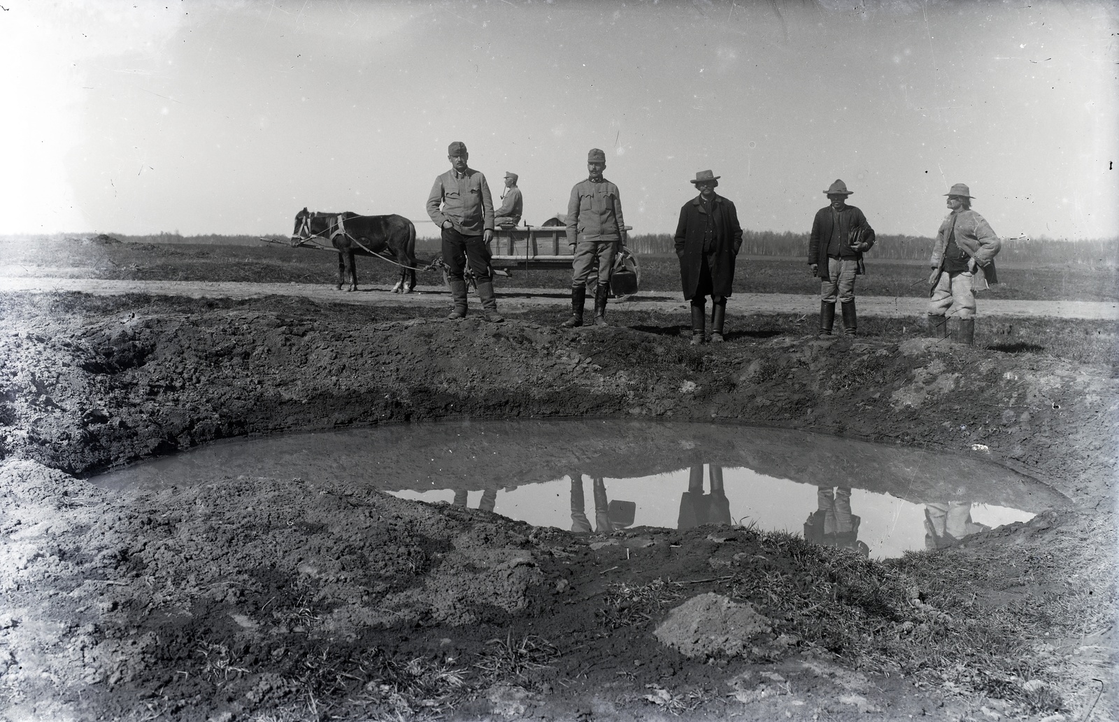 1918, Tóth Árpád, First World War, chariot, bomb crater, Fortepan #149446