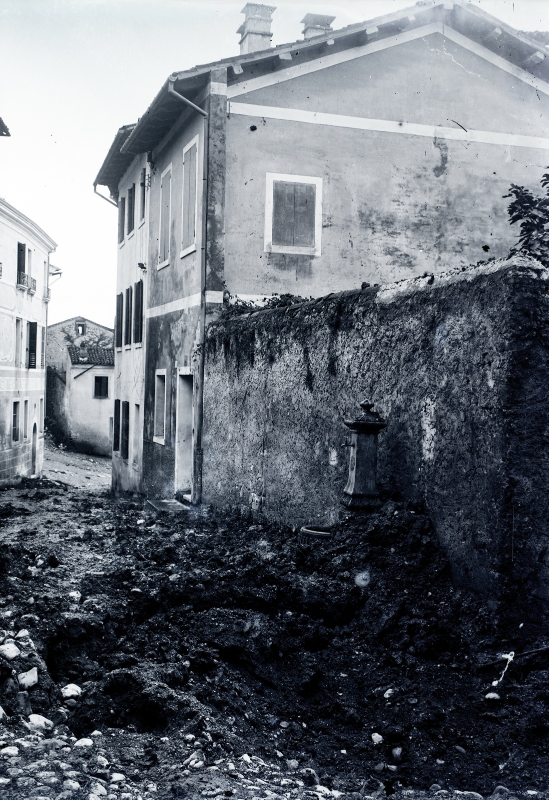 1917, Tóth Árpád, mud, wall fountain, Fortepan #149482