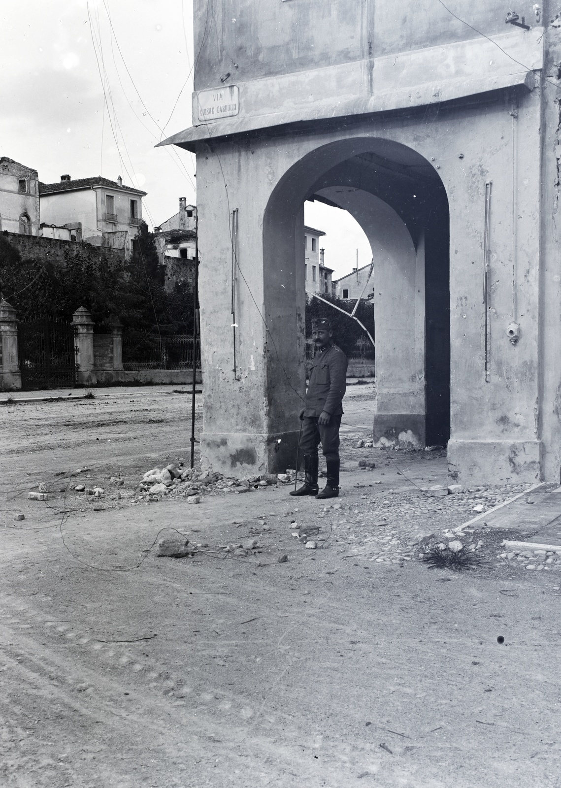 Italy, Conegliano, Viale Giosuè Carducci - Via Giuseppe Mazzini sarok., 1917, Tóth Árpád, First World War, soldier, Fortepan #149484