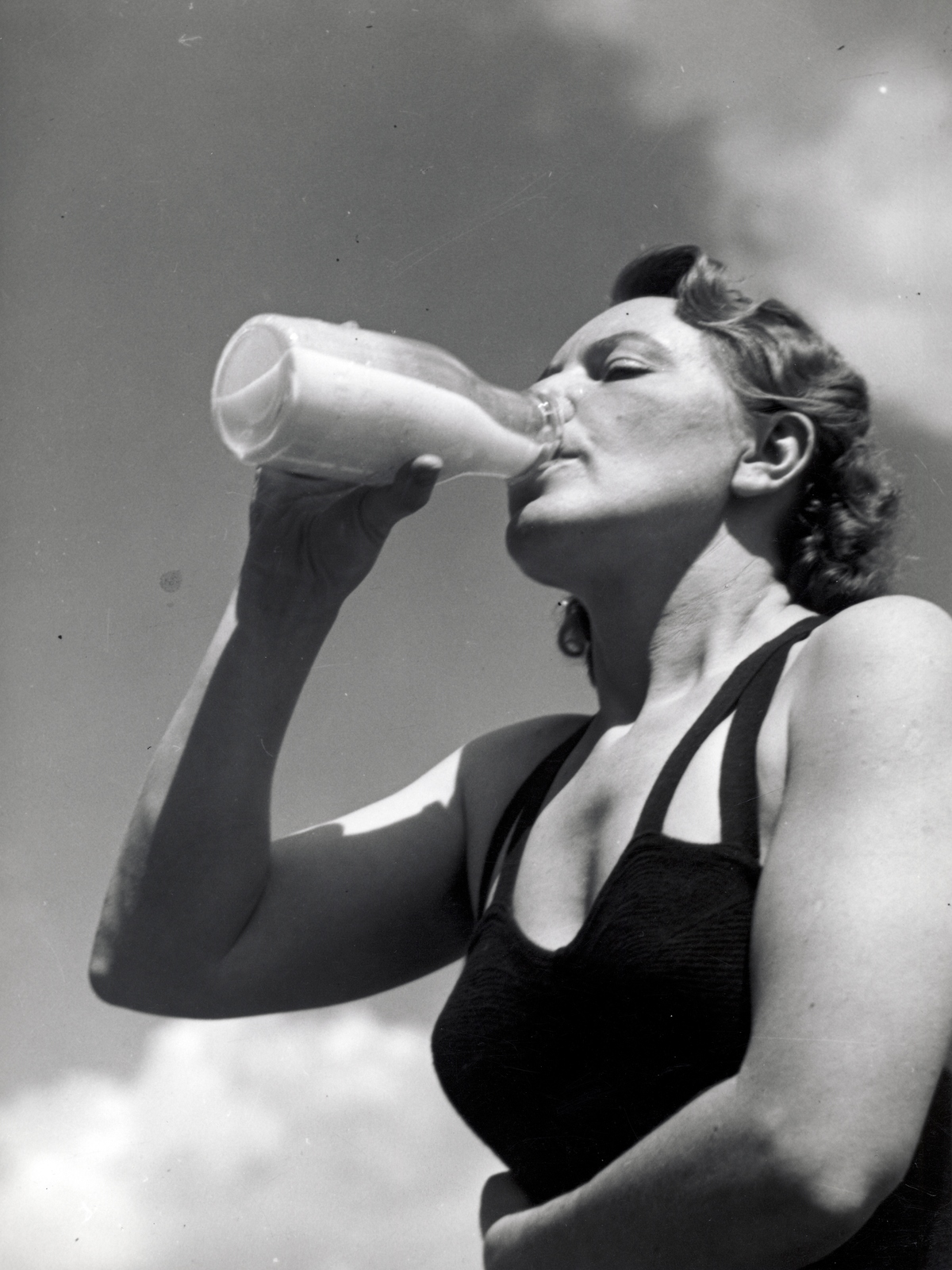 1938, Szöllősy Kálmán, bathing suit, milk bottle, Fortepan #149513