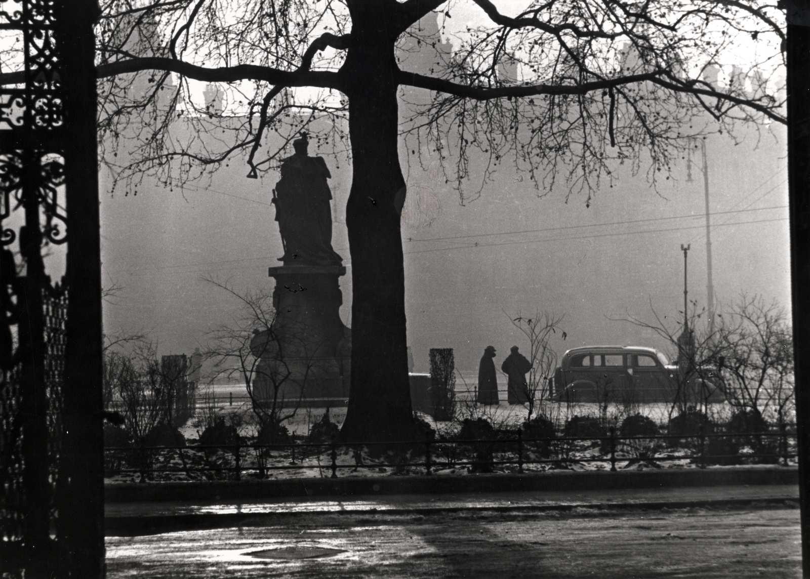Hungary, Budapest VI., Kodály körönd (Körönd), Bethlen Gábor szobra (fj. Vastagh György, 1902.)., 1938, Szöllősy Kálmán, Budapest, Fortepan #149516