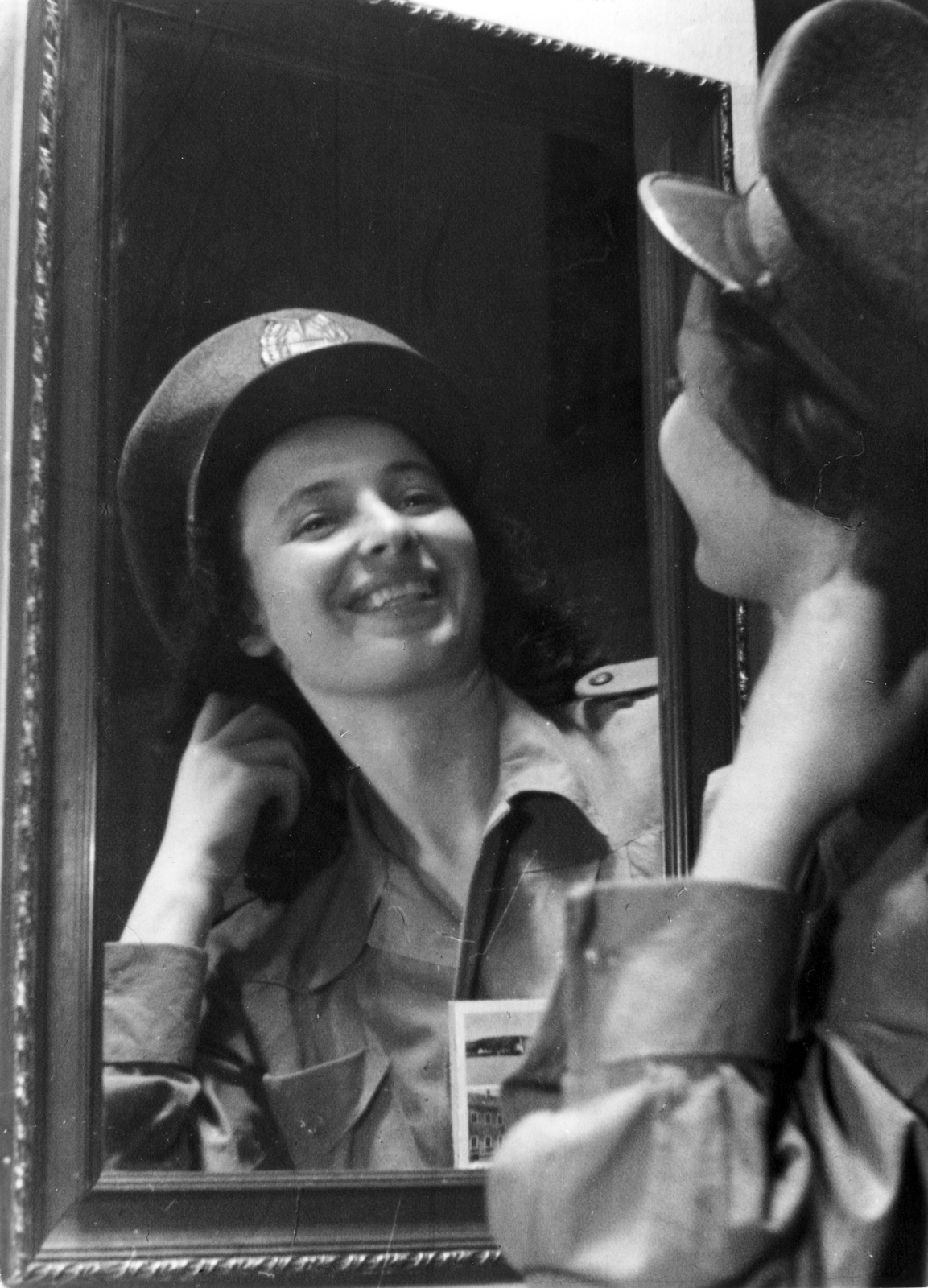 1948, Szöllősy Kálmán, reflection, mirror, smile, youth, woman, uniform, Fortepan #149550