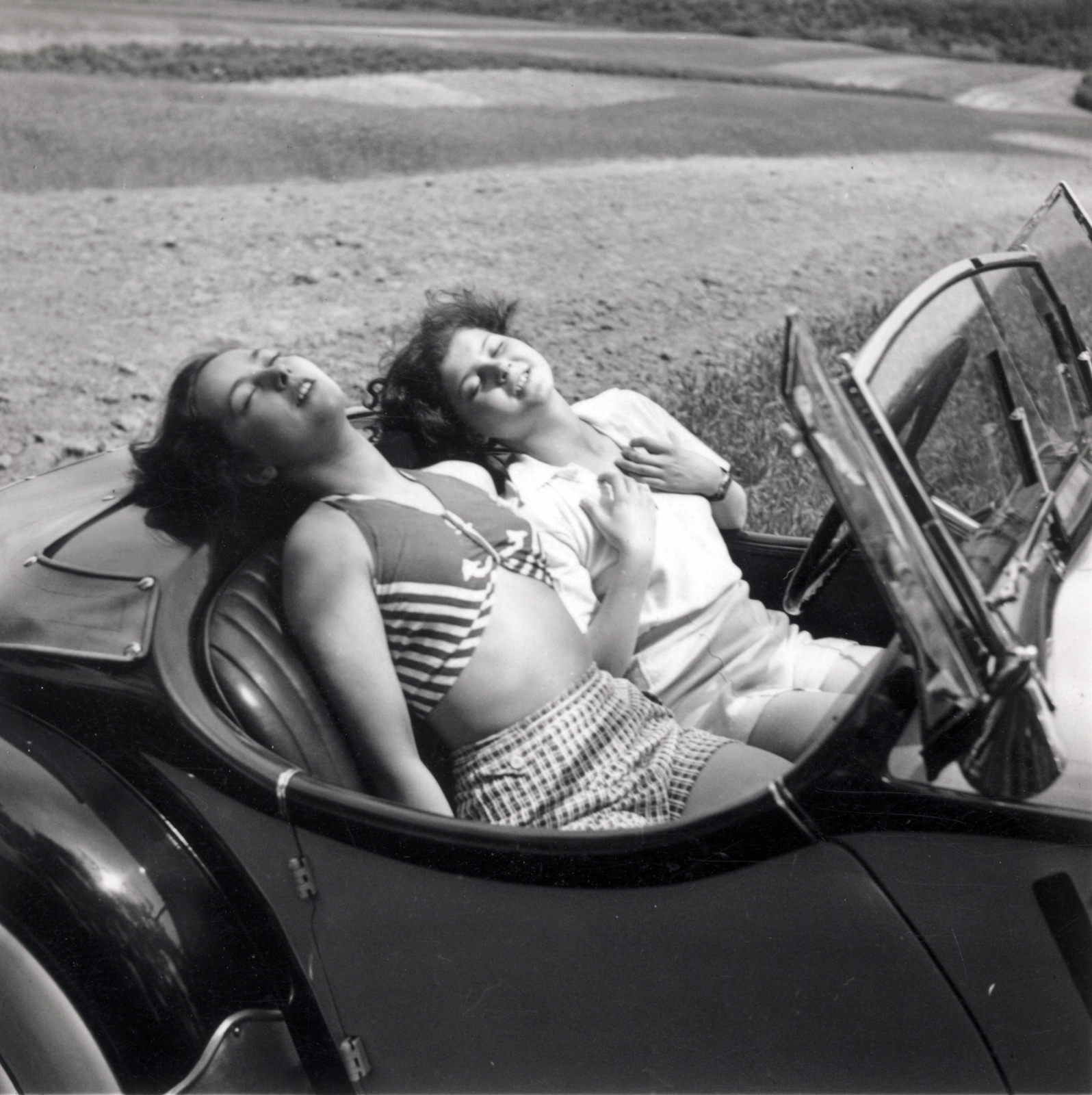 Hungary, Solymár, BMW 319 Roadster személygépkocsi. , 1936, Szöllősy Kálmán, German brand, women, BMW-brand, erotica, posture, automobile, convertible, girls'n'cars, Fortepan #149554