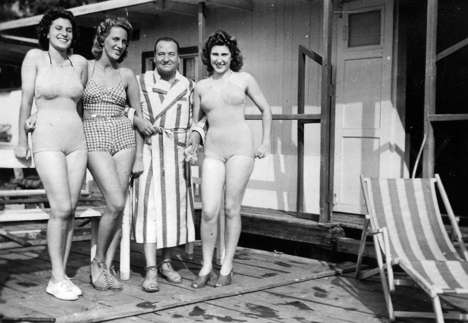 Hungary, 1943, Saly Noémi, bathing suit, deck chair, odd one out, Fortepan #14961