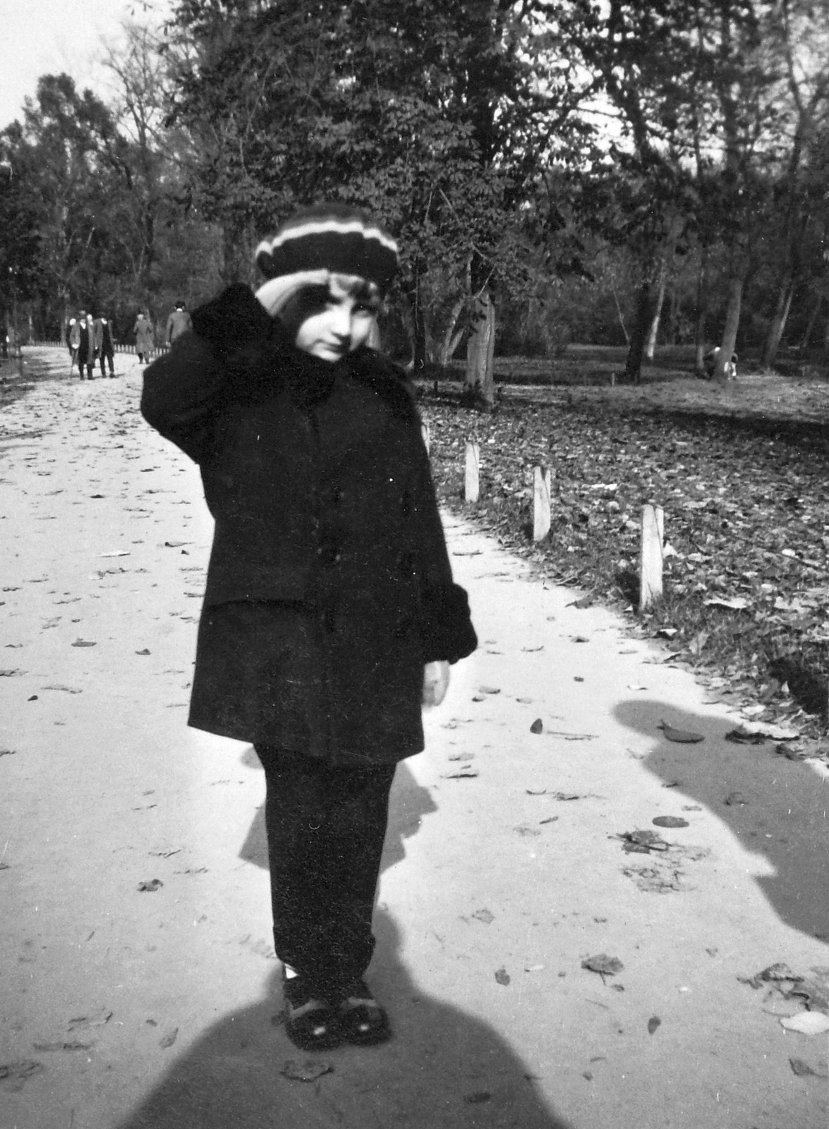 Hungary, Budapest XIV., 1930, Saly Noémi, portrait, salute, posture, kid, Budapest, Fortepan #15005