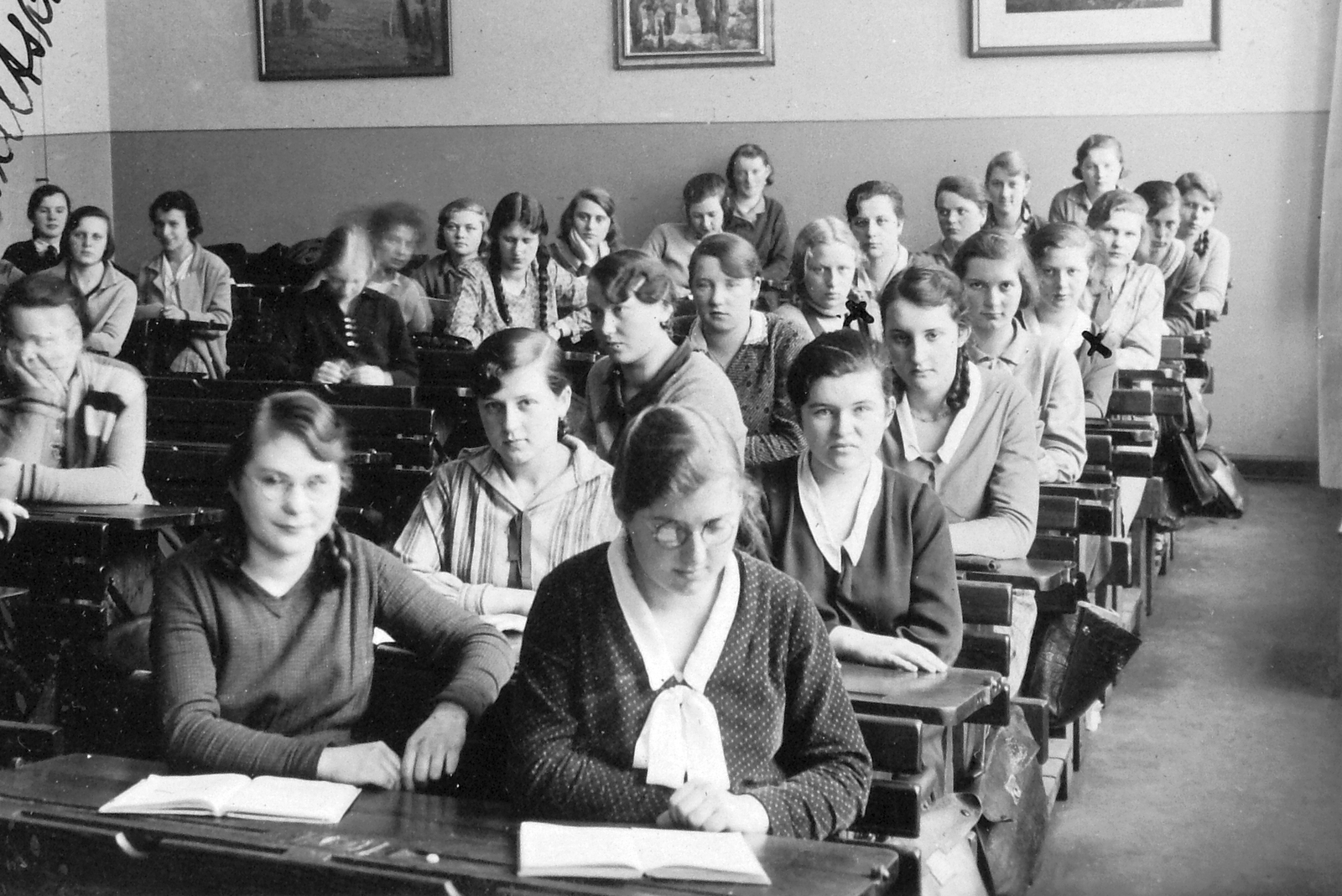Hungary, Budapest, gimnáziumi leányosztály., 1934, Saly Noémi, classroom, tableau, high school, Fortepan #15011