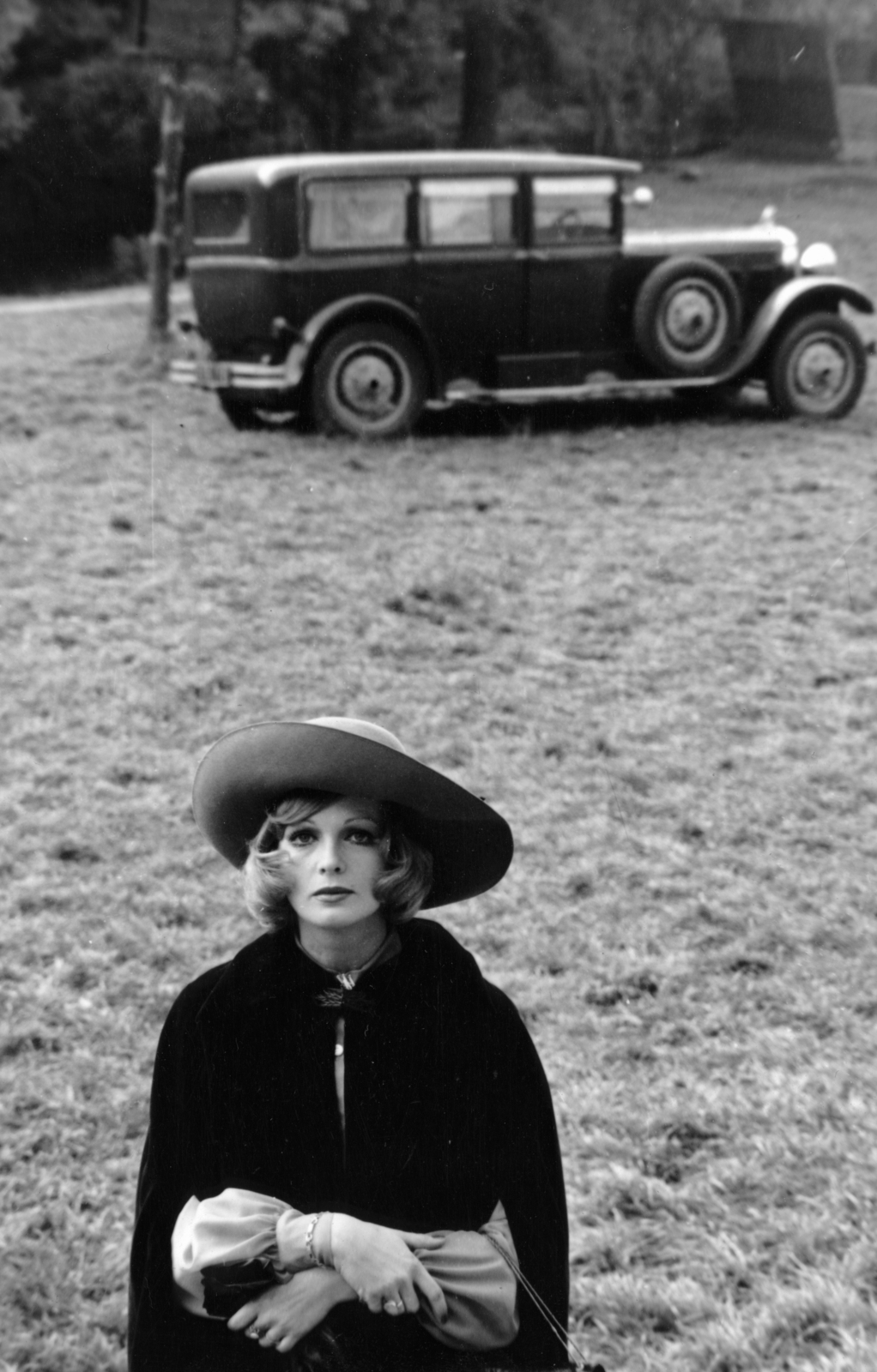 Hungary, a felvétel a Pendragon legenda című film forgatásakor készült. Tordai Teri színművésznő., 1974, Révész György, hat, automobile, Fortepan #150198